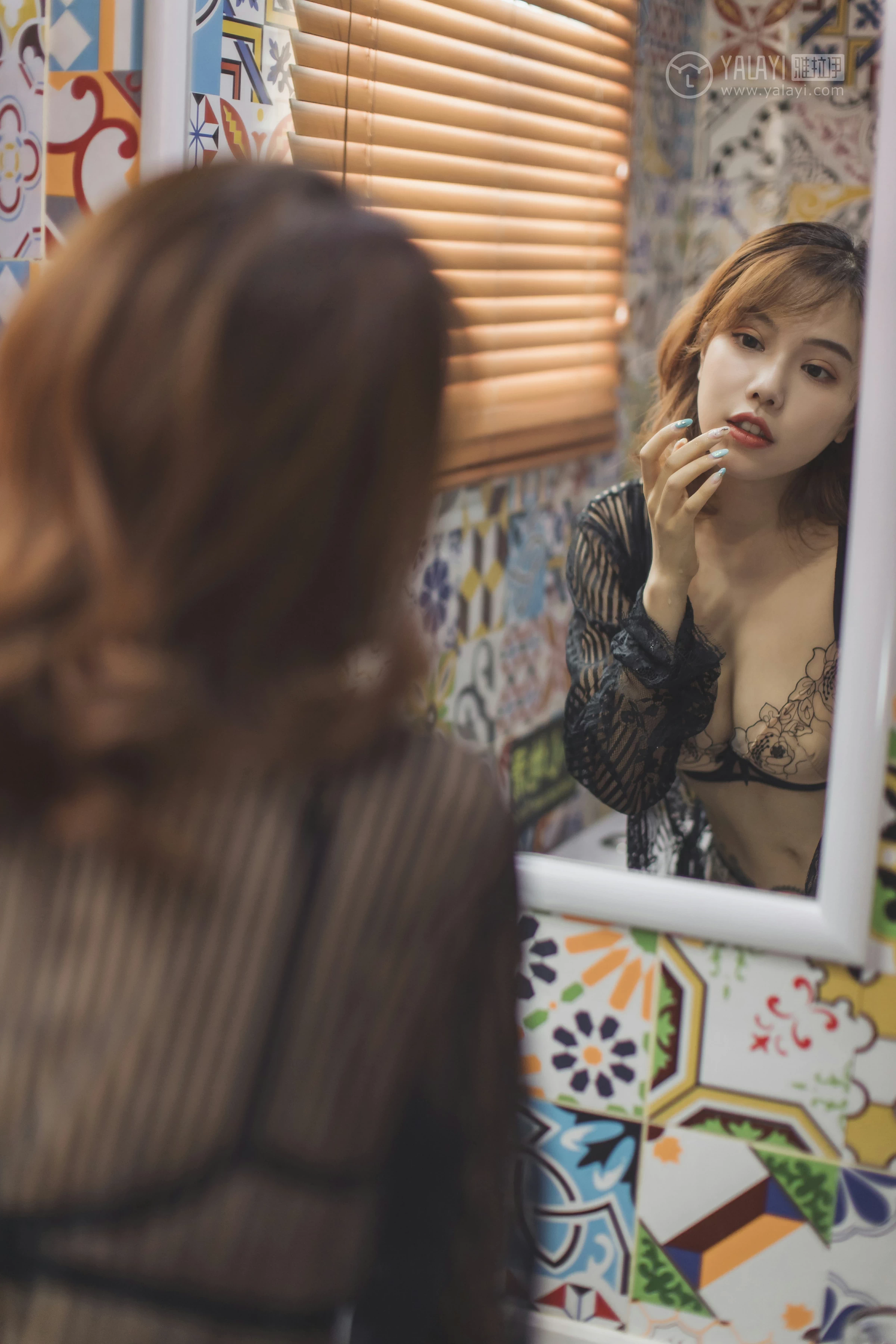 [YALAYI雅拉伊]No.355 轻熟女 黄乐然 黑色透视镂空睡衣加米色情趣内衣性感私房写真集第3张