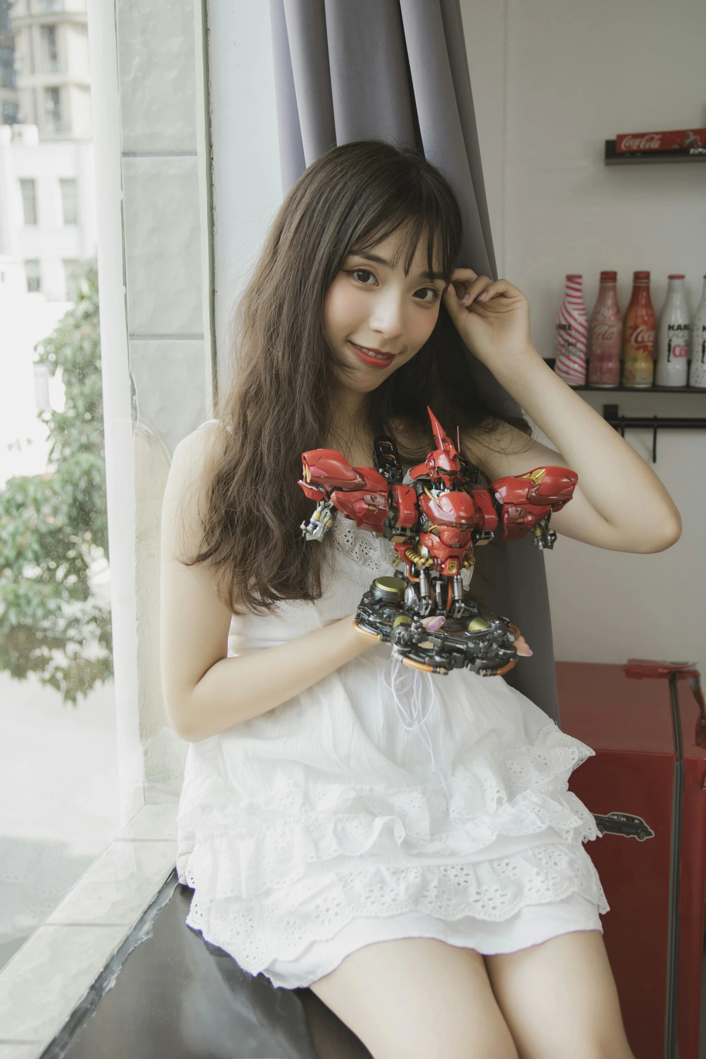 [YALAYI雅拉伊]No.357 我的高达女友 阿橙 白色吊带蕾丝连衣裙清纯可爱私房写真集第9张