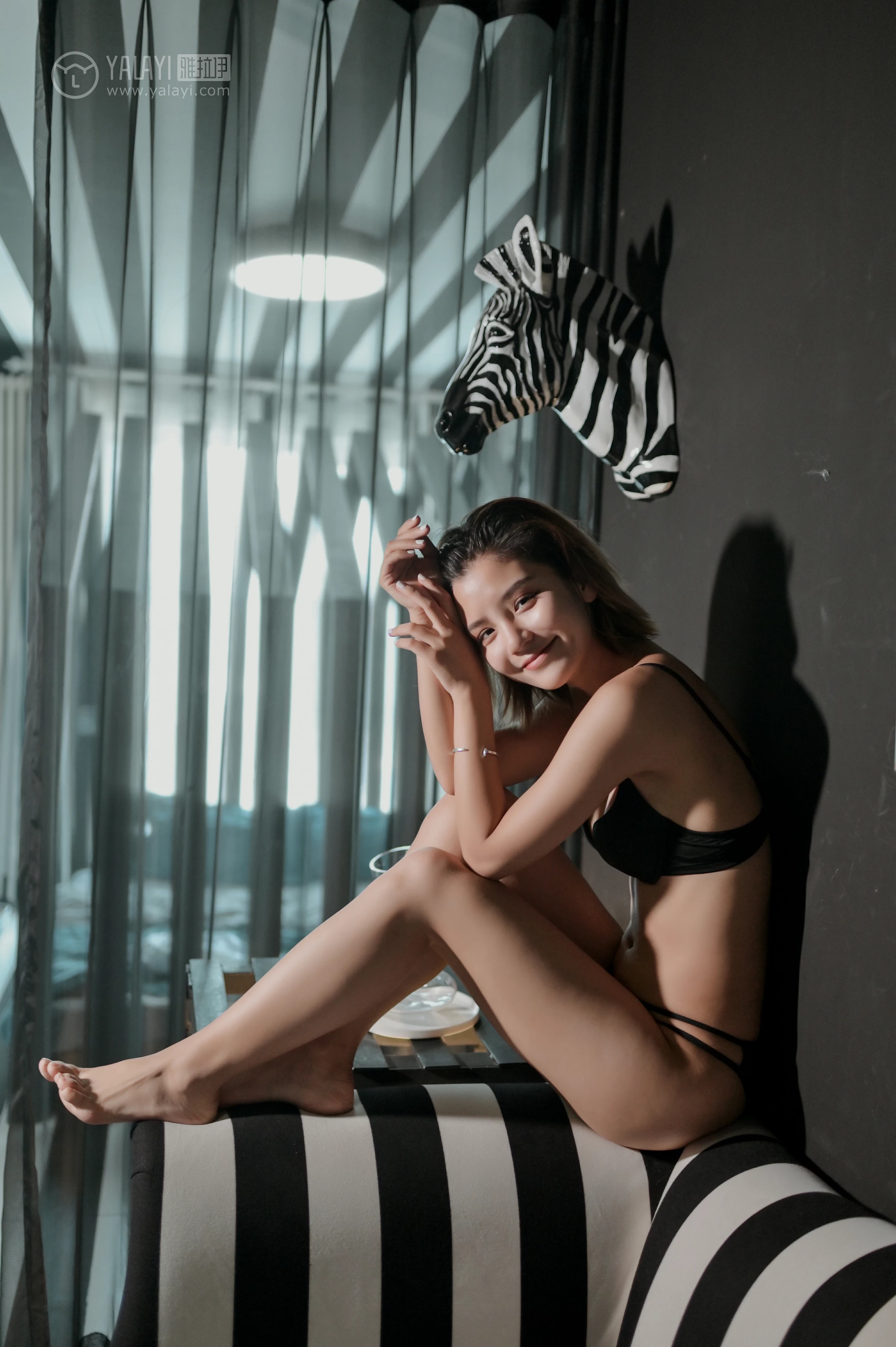 [YALAYI雅拉伊]No.358 半岛铁盒 米奇 黑色内衣居家性感私房写真集第7张