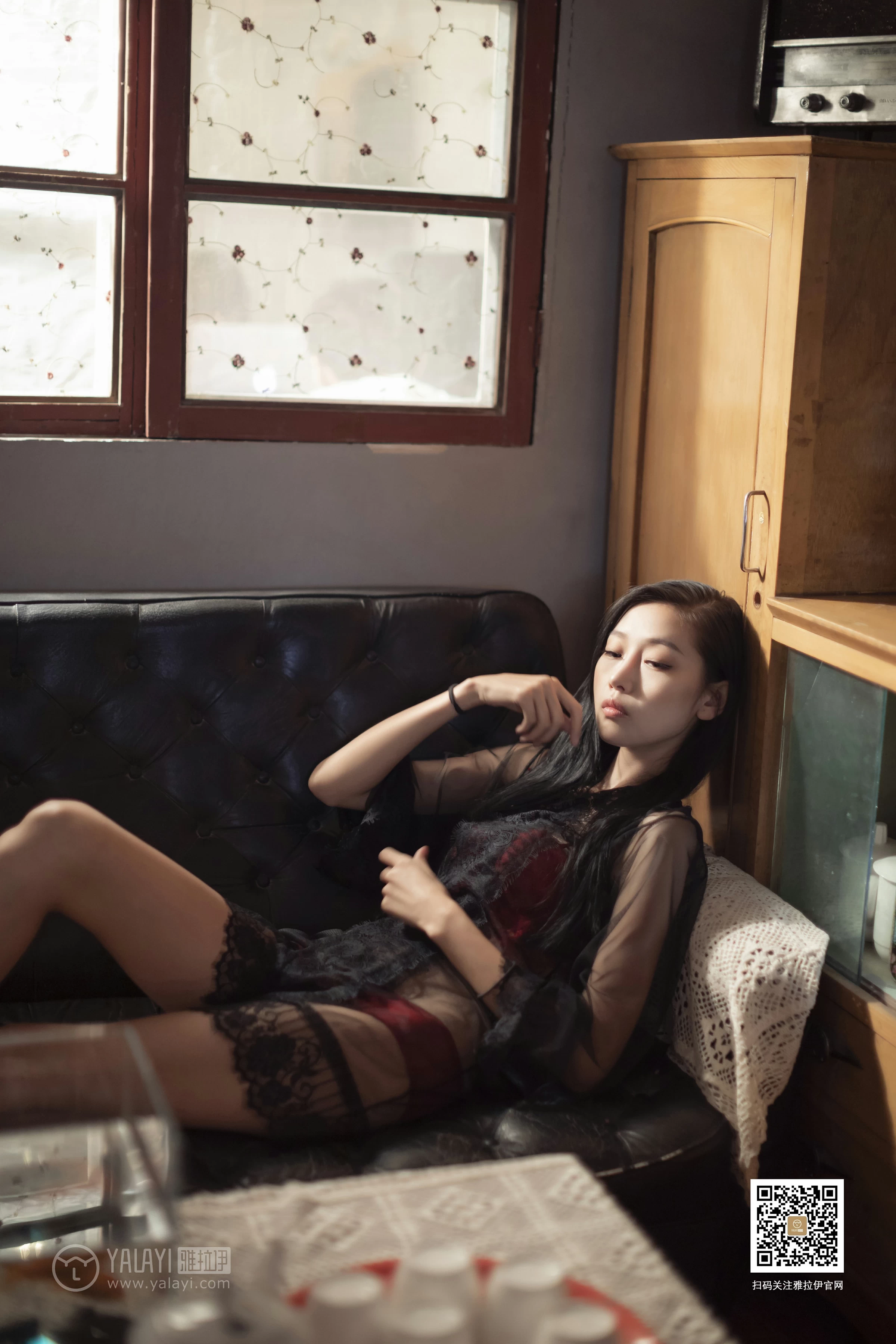 [YALAYI雅拉伊]No.368 梦醒时分 图雅 黑色透视情趣睡衣加红色蕾丝内衣性感私房写真集第10张
