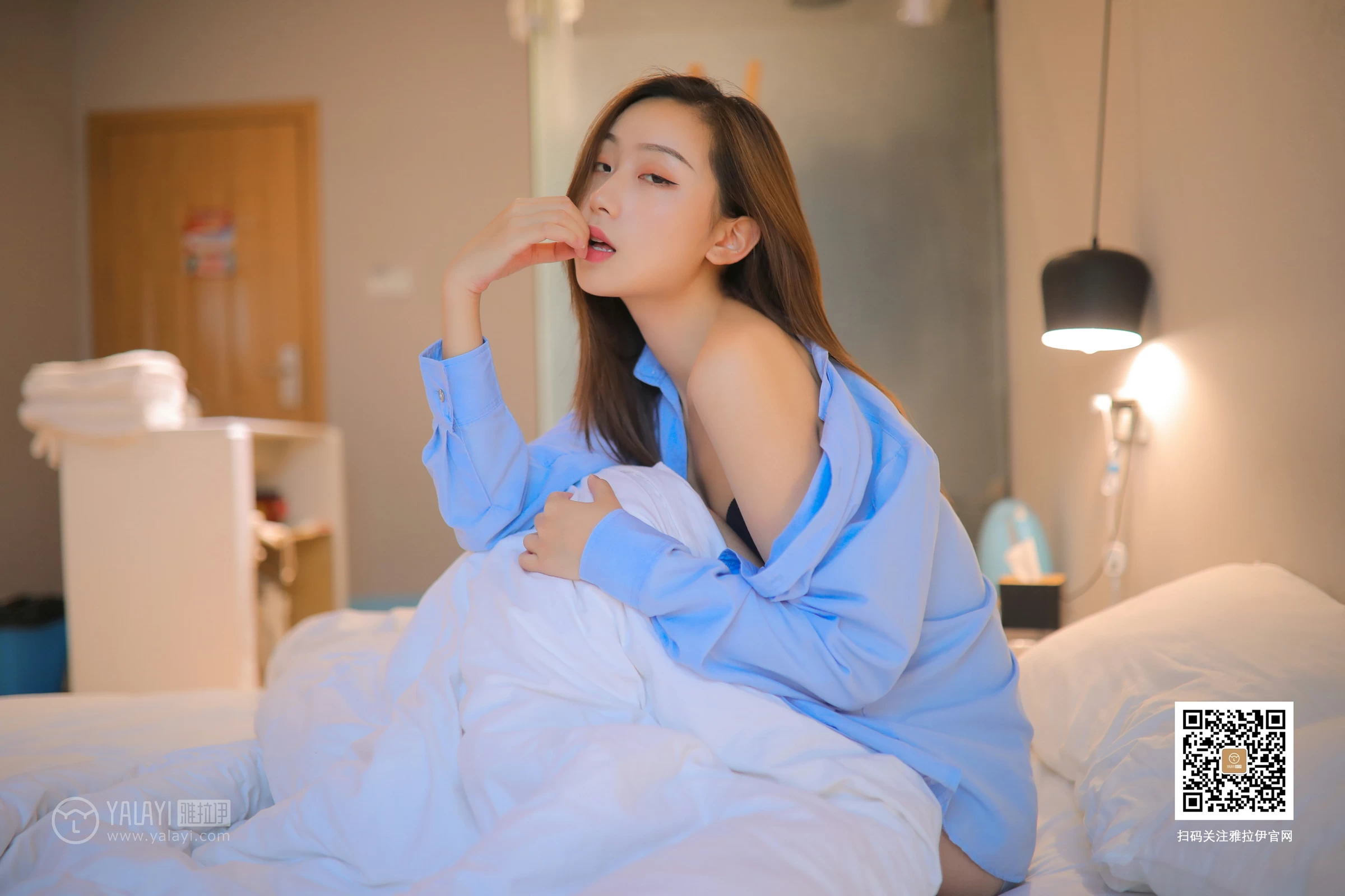 [YALAYI雅拉伊]No.365 情关难解 晓琪 黑色性感小背心与红色长裤加黑色内衣私房写真集第12张