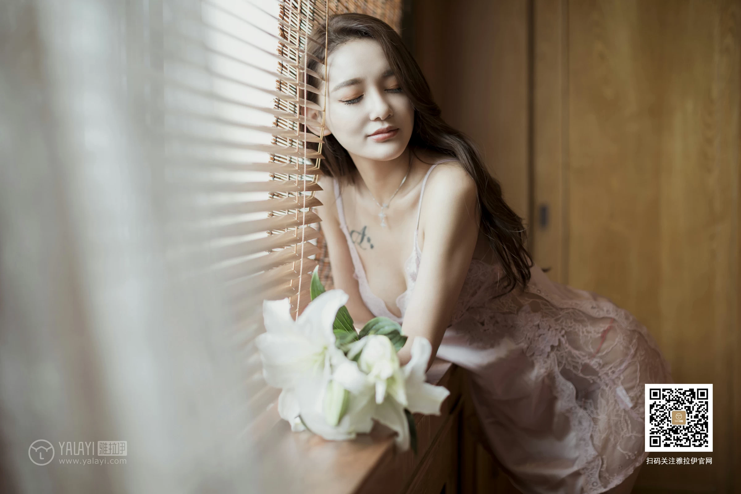 [YALAYI雅拉伊]No.377 异域丝情 刘子炀 粉色蕾丝睡衣加肉色丝袜美腿性感私房写真集第9张