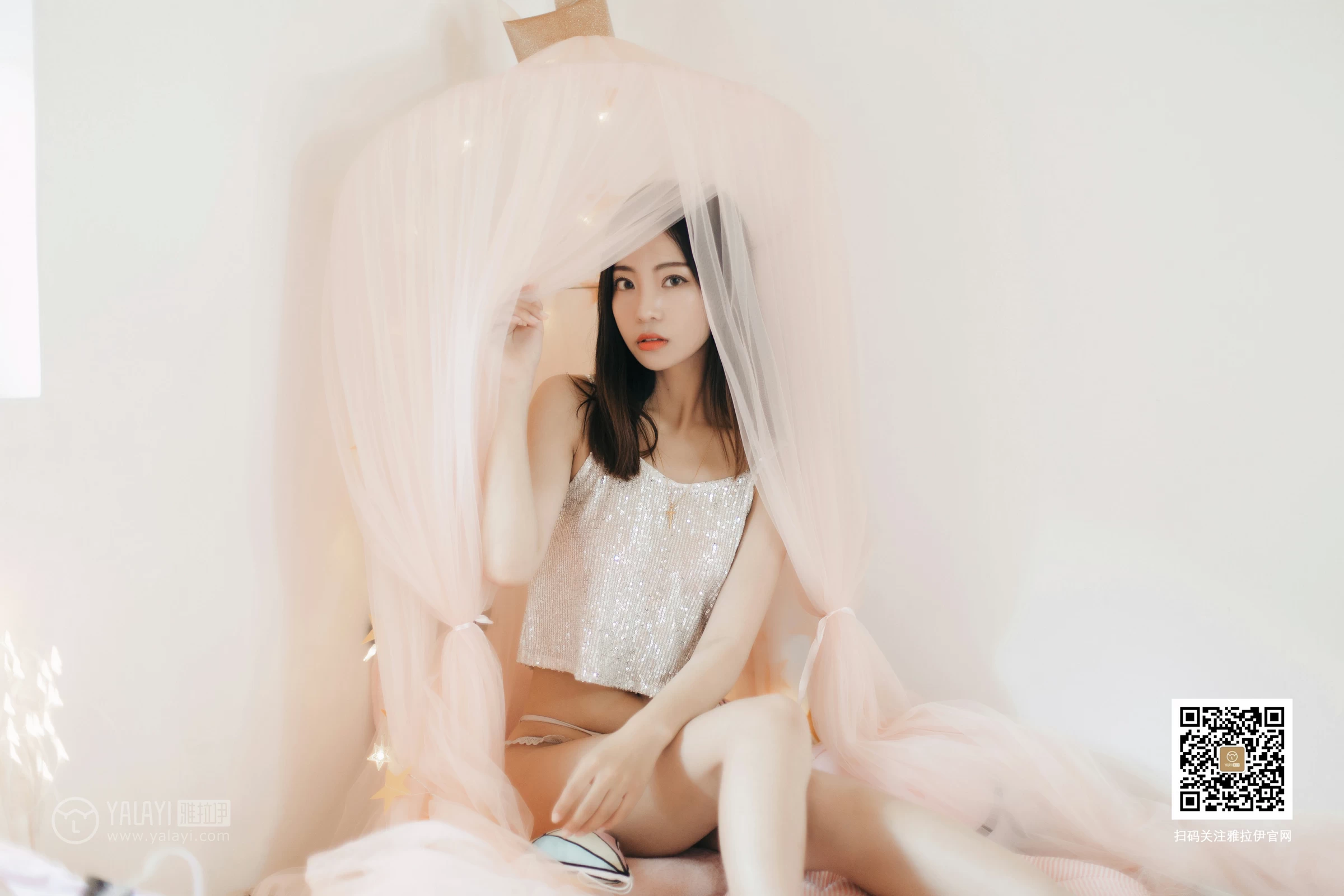 [YALAYI雅拉伊]No.374 心动的信号 高若童 银色性感小背心加白色情趣内裤私房写真集第2张