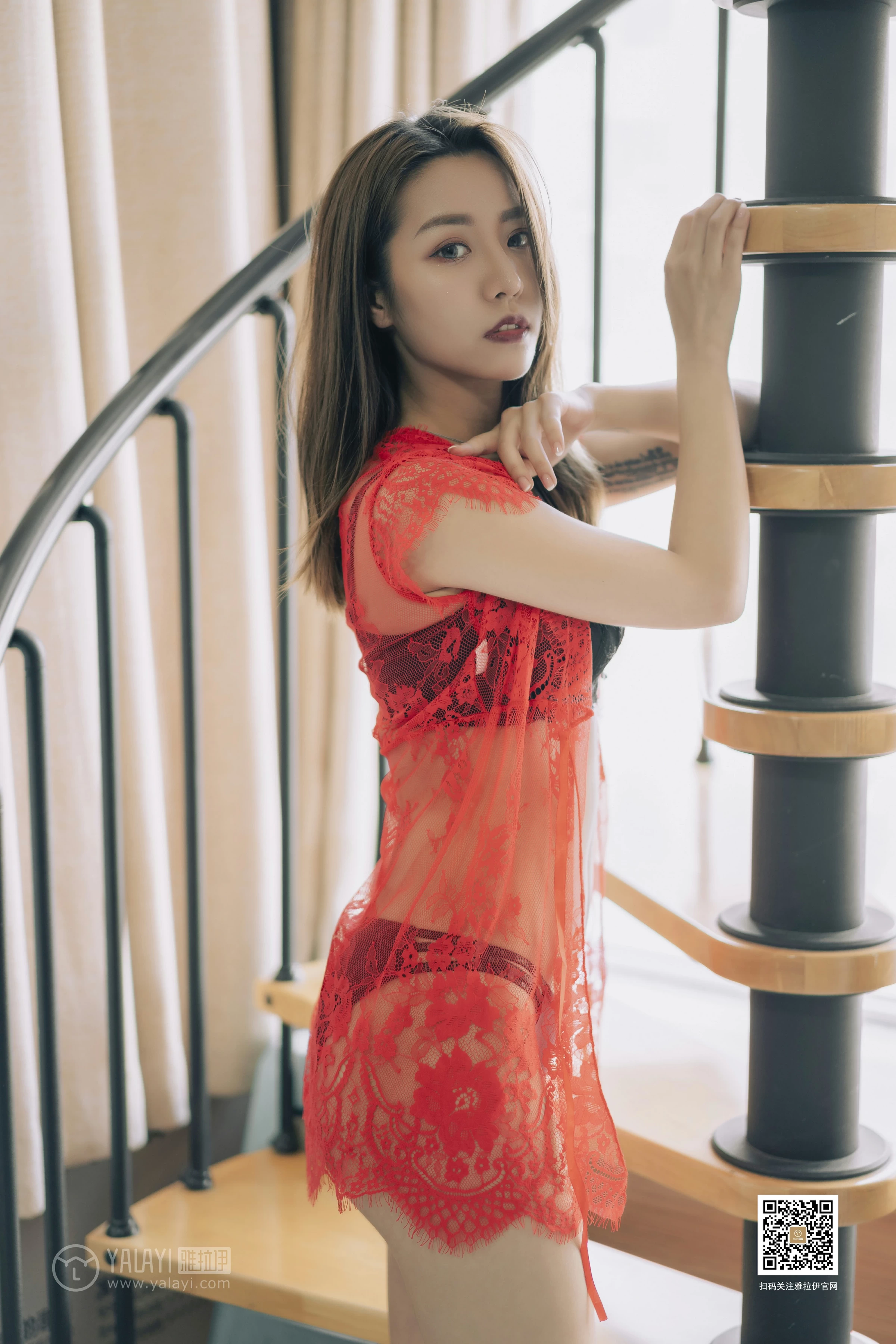 [YALAYI雅拉伊]No.381 芊芊 红色情趣镂空睡衣加黑色蕾丝内衣性感私房写真集第12张