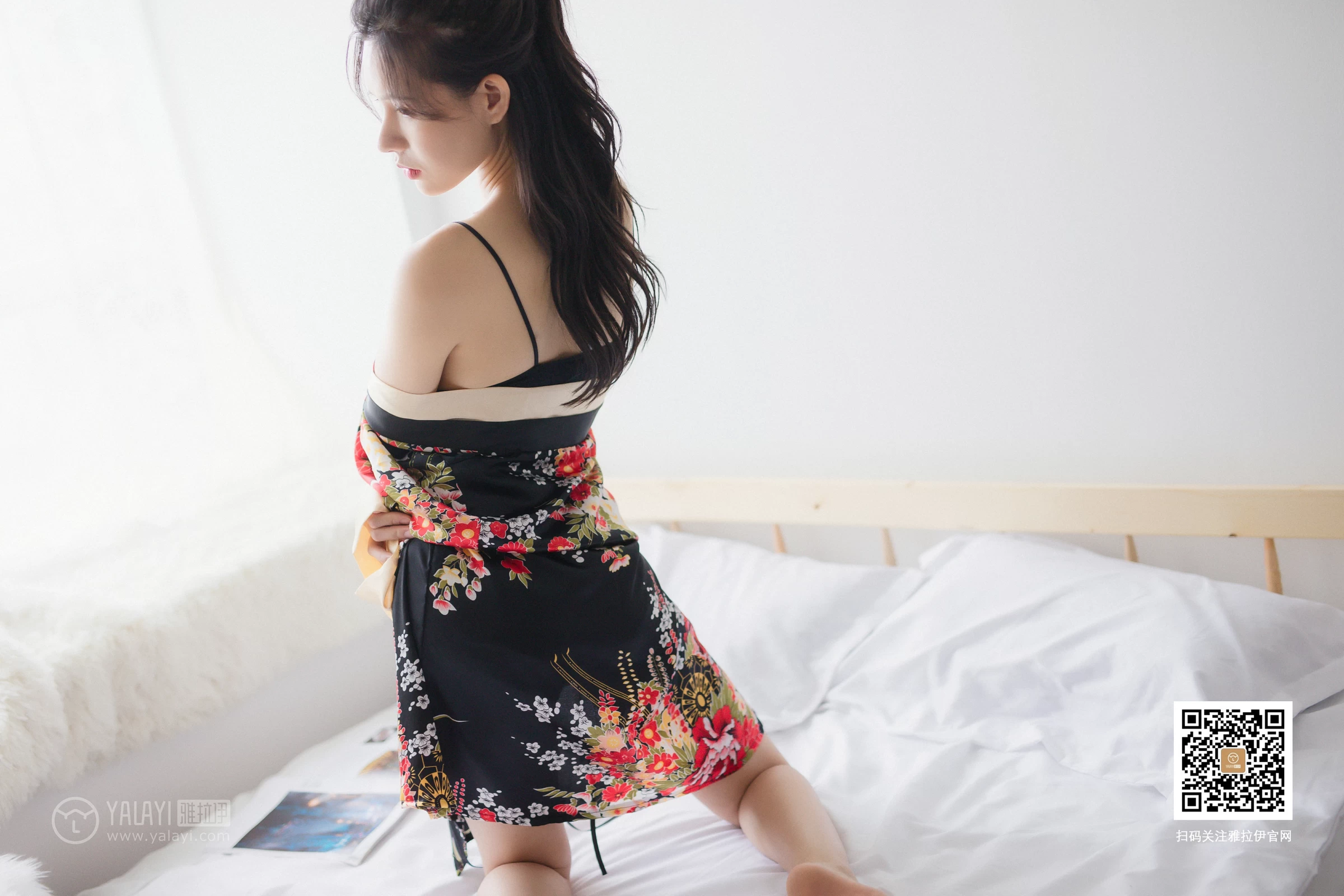 [YALAYI雅拉伊]No.383 瑶瑶 黑色睡衣加黑色蕾丝内衣性感私房写真集第4张