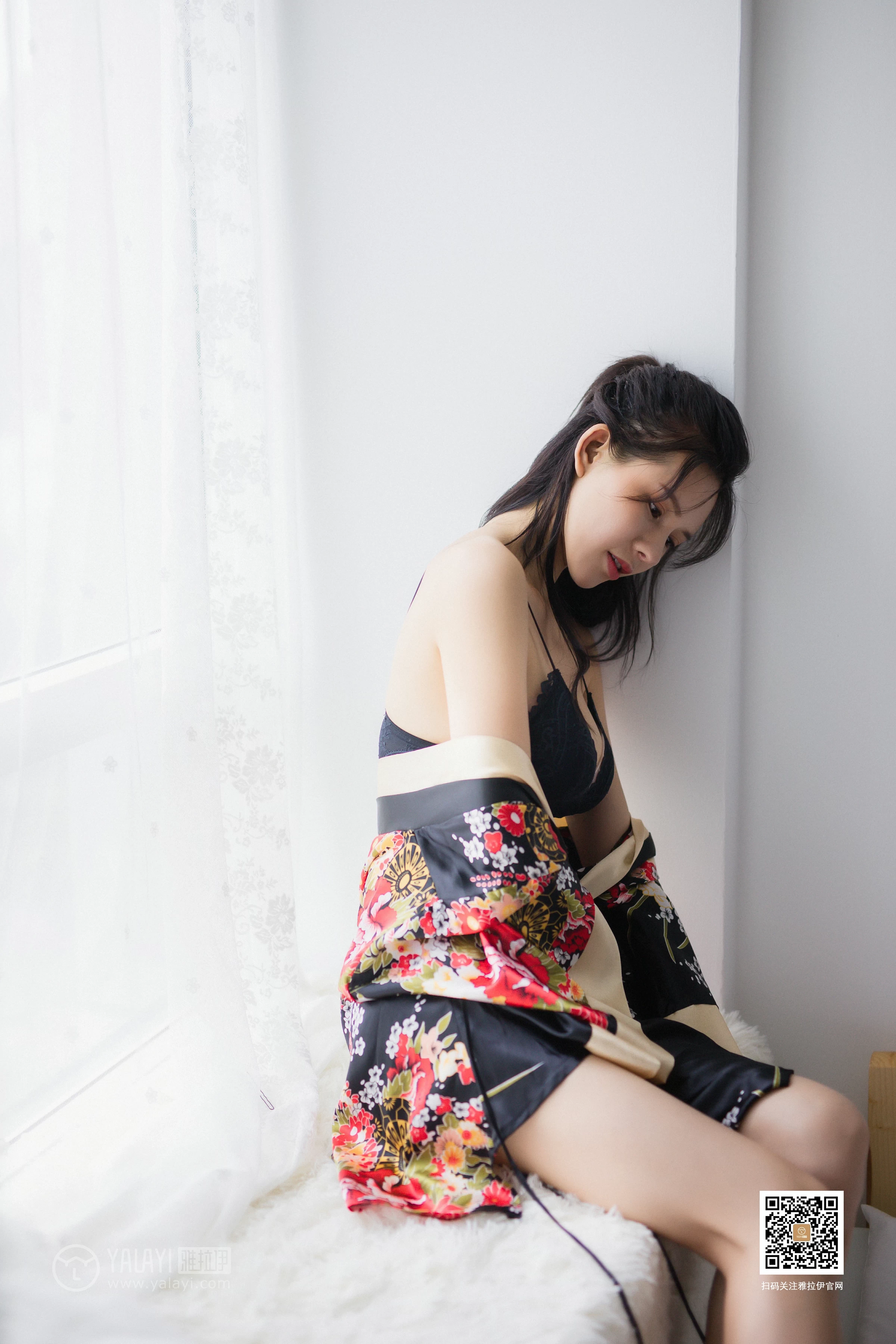 [YALAYI雅拉伊]No.383 瑶瑶 黑色睡衣加黑色蕾丝内衣性感私房写真集第5张