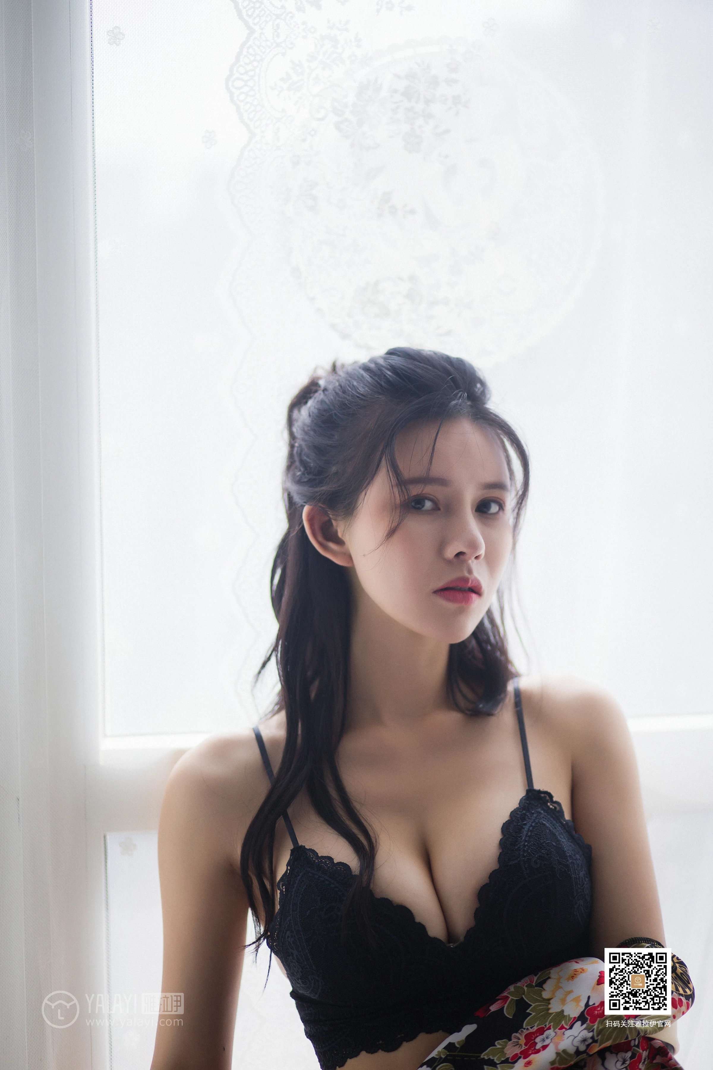 [YALAYI雅拉伊]No.383 瑶瑶 黑色睡衣加黑色蕾丝内衣性感私房写真集第13张