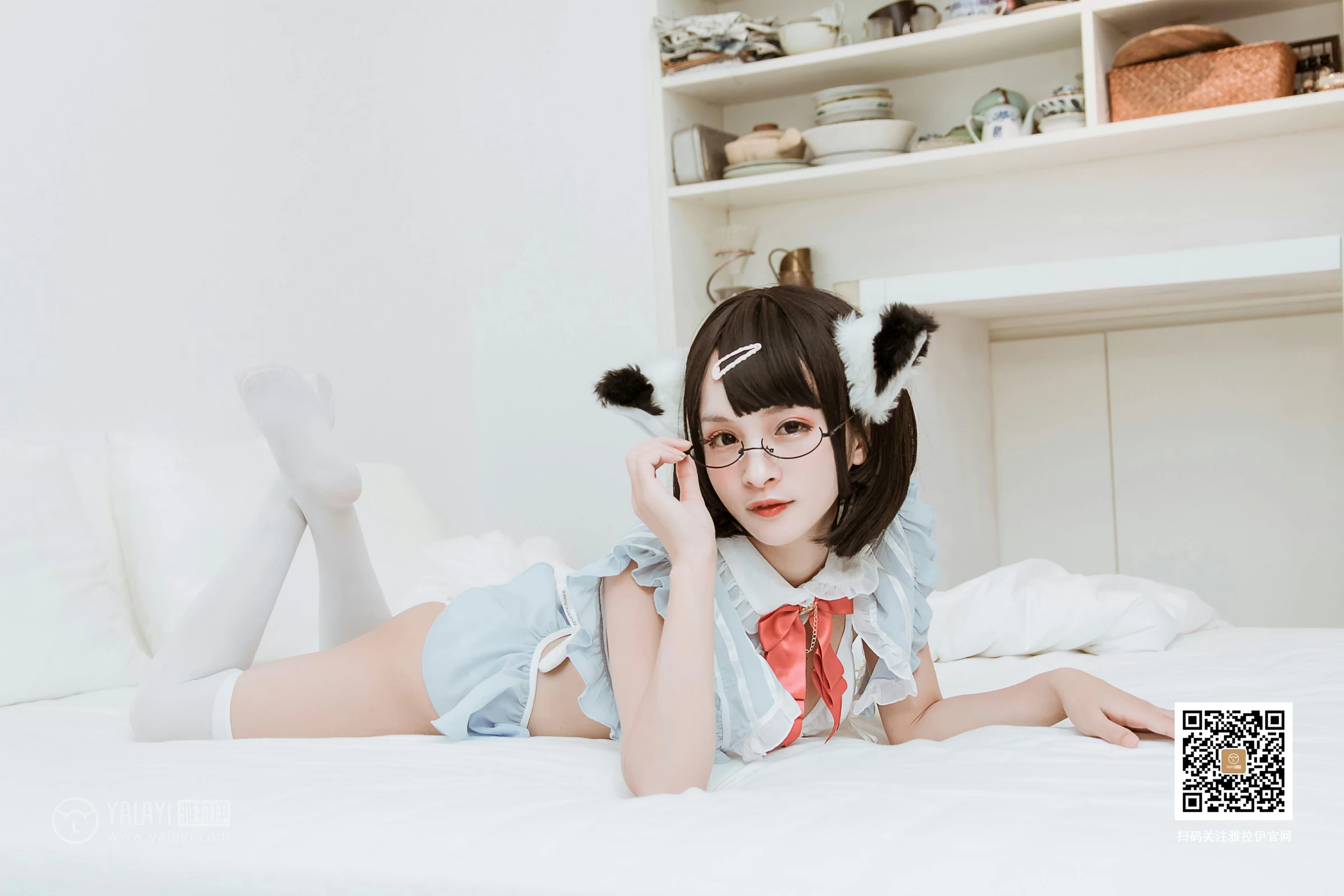 [YALAYI雅拉伊]No.384 爱丽丝 艾丽 情趣制服内衣加白色丝袜美腿性感私房写真集第2张