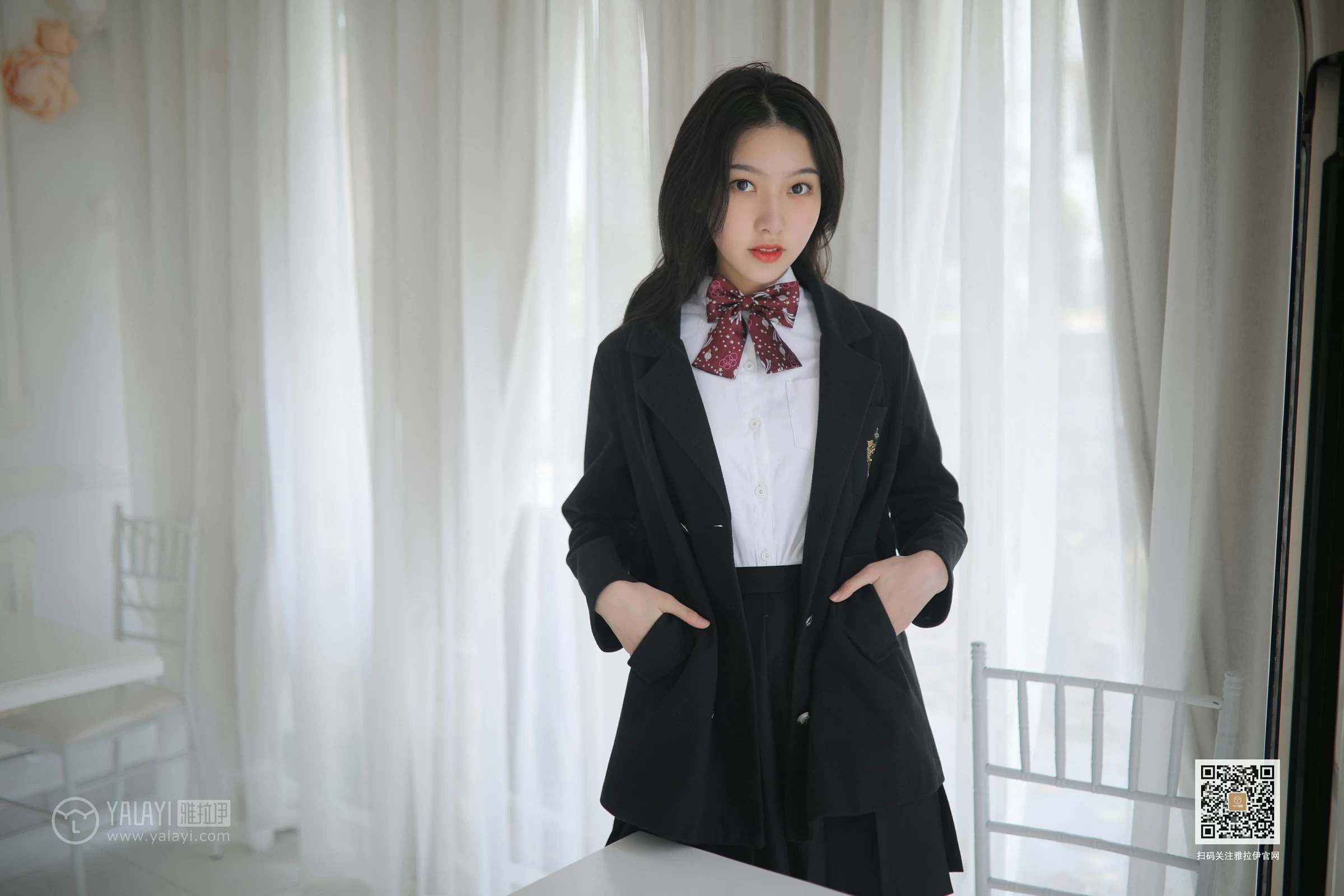 [YALAYI雅拉伊]No.387 毕业季 白璐 黑色高中女生制服与短裙加肉色丝袜美腿性感私房写真集第4张