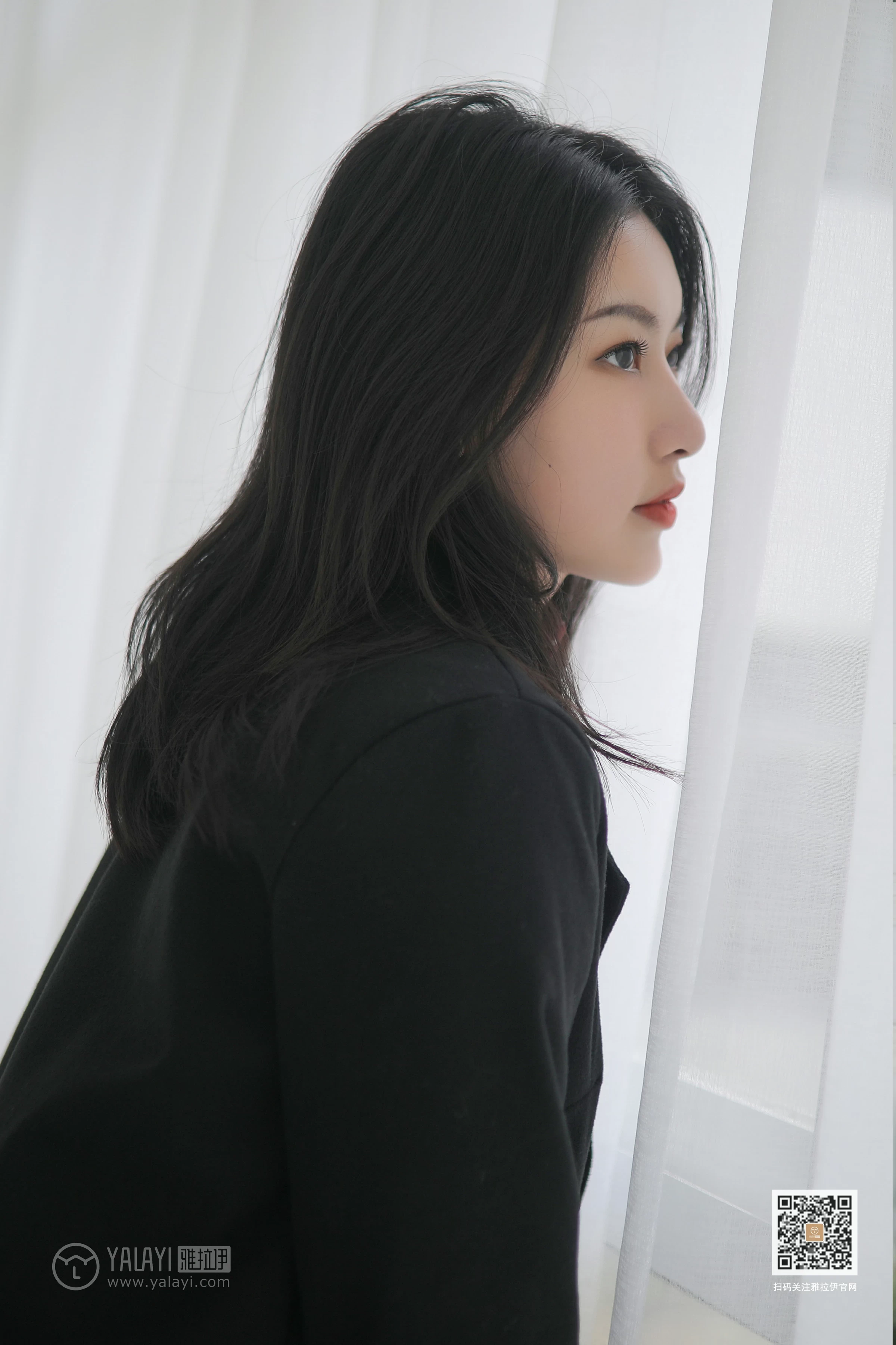 [YALAYI雅拉伊]No.387 毕业季 白璐 黑色高中女生制服与短裙加肉色丝袜美腿性感私房写真集第7张