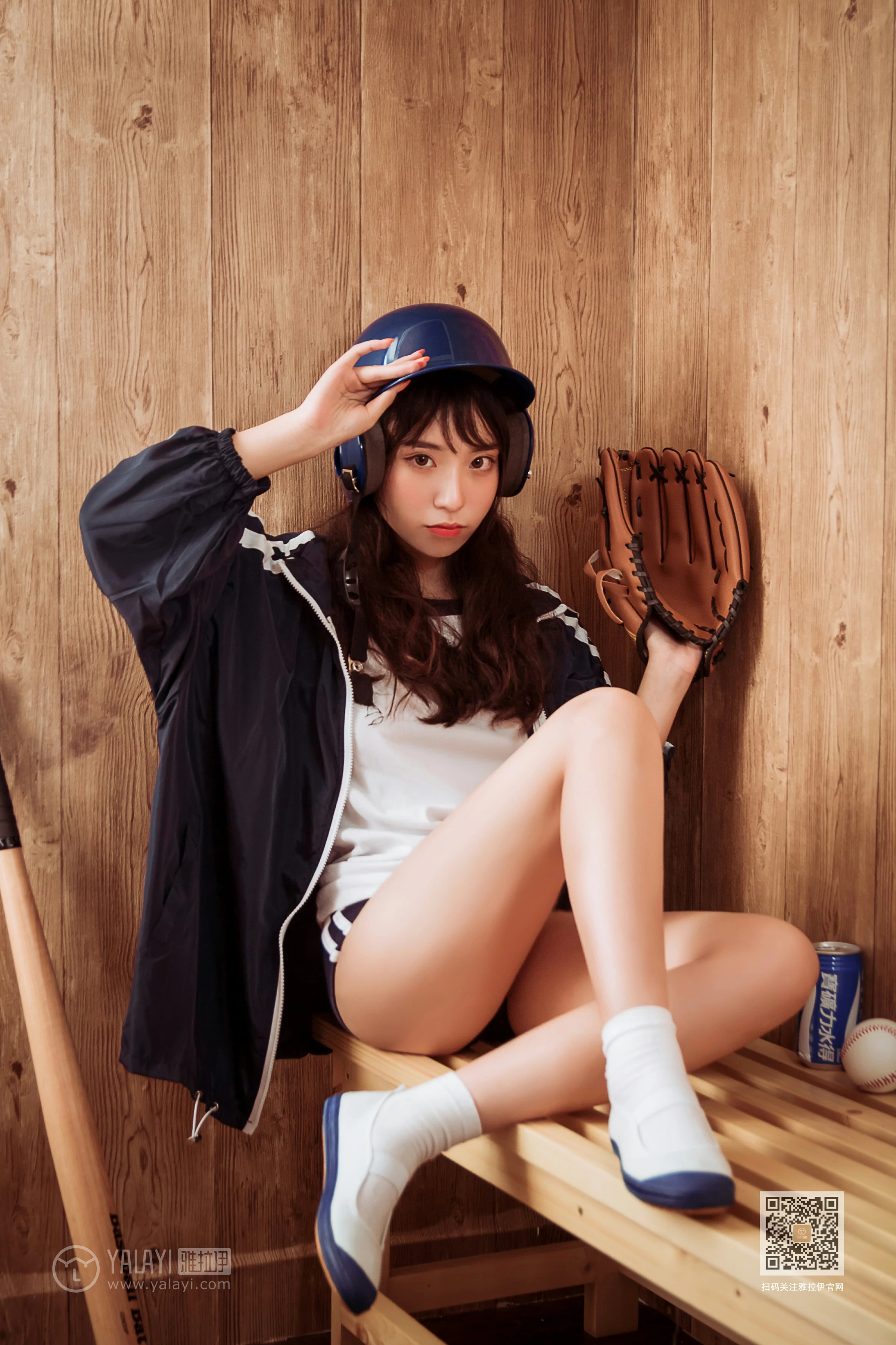 [YALAYI雅拉伊]Vol.407 美女棒球手 阿橙 白色短袖加蓝色短裤性感私房写真集第2张