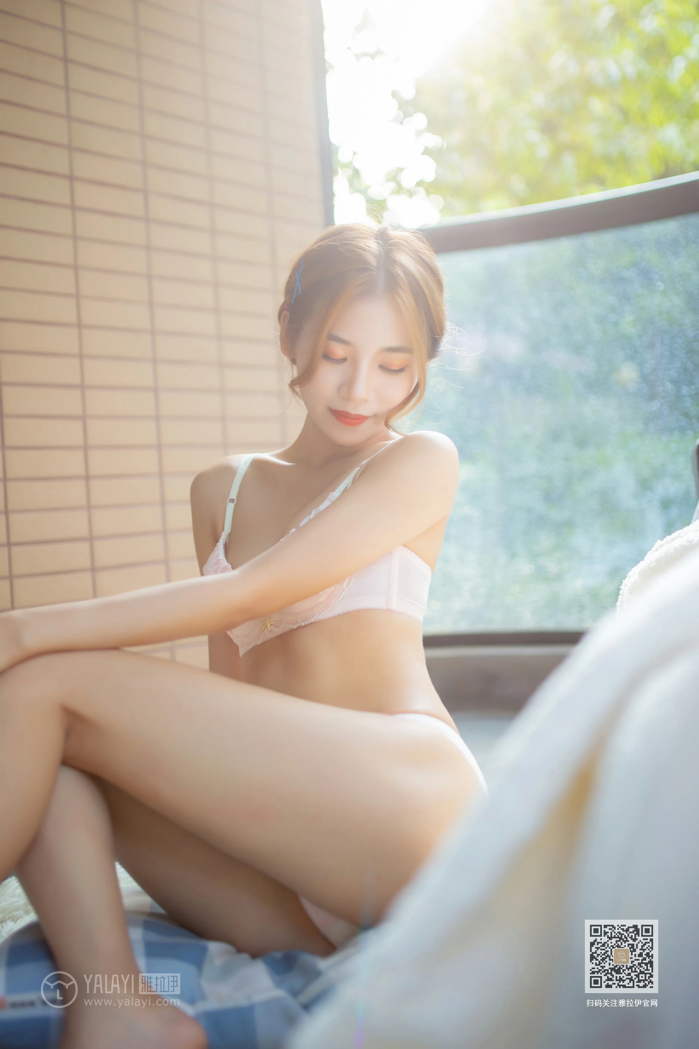 [YALAYI雅拉伊]Vol.409 白色丽人 丽雅 白色衬衫与粉色内衣性感私房写真集第9张