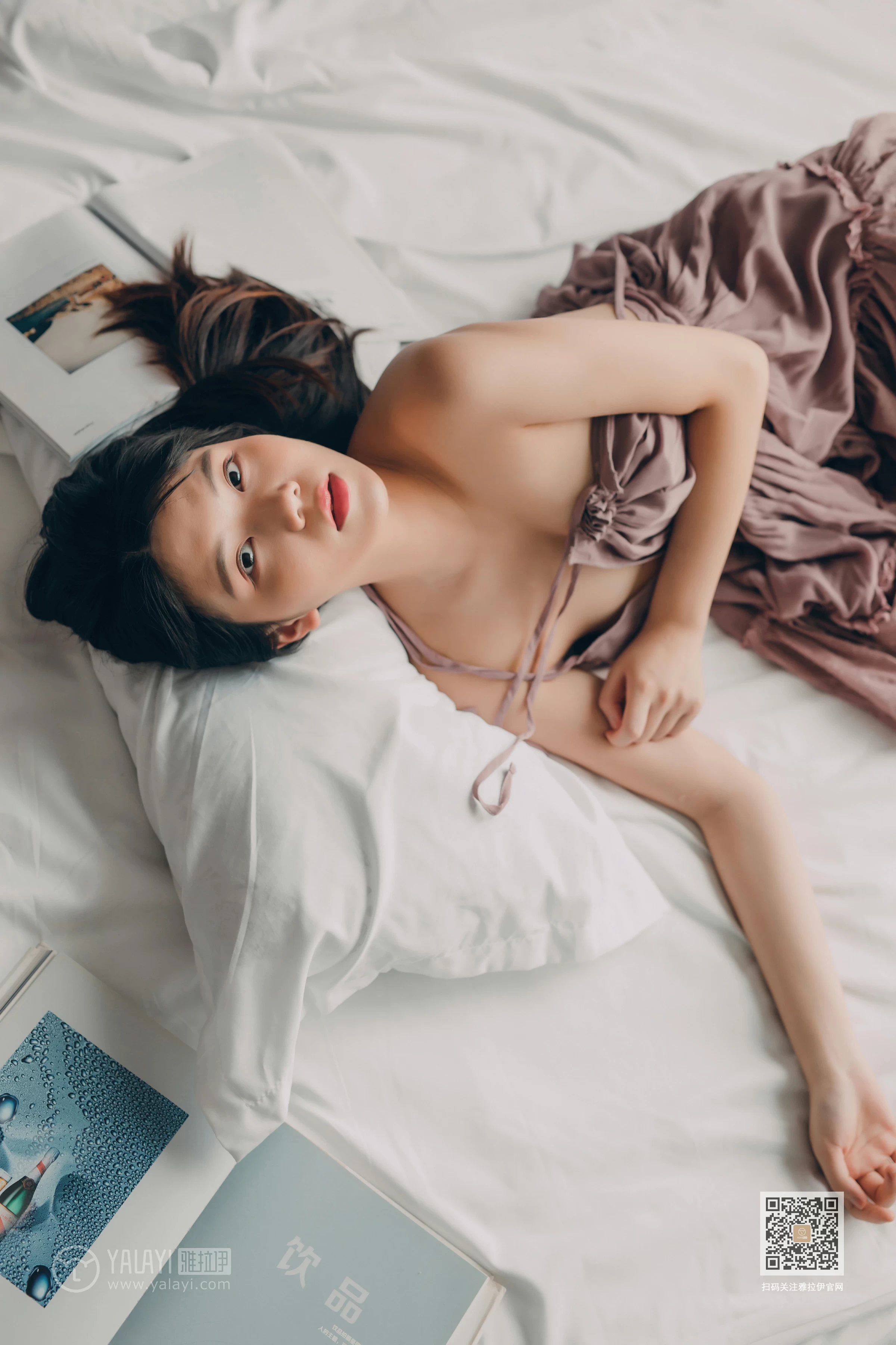 [YALAYI雅拉伊]Vol.414 缠绵 倪倪 棕色吊带睡衣裙居家性感私房写真集第10张