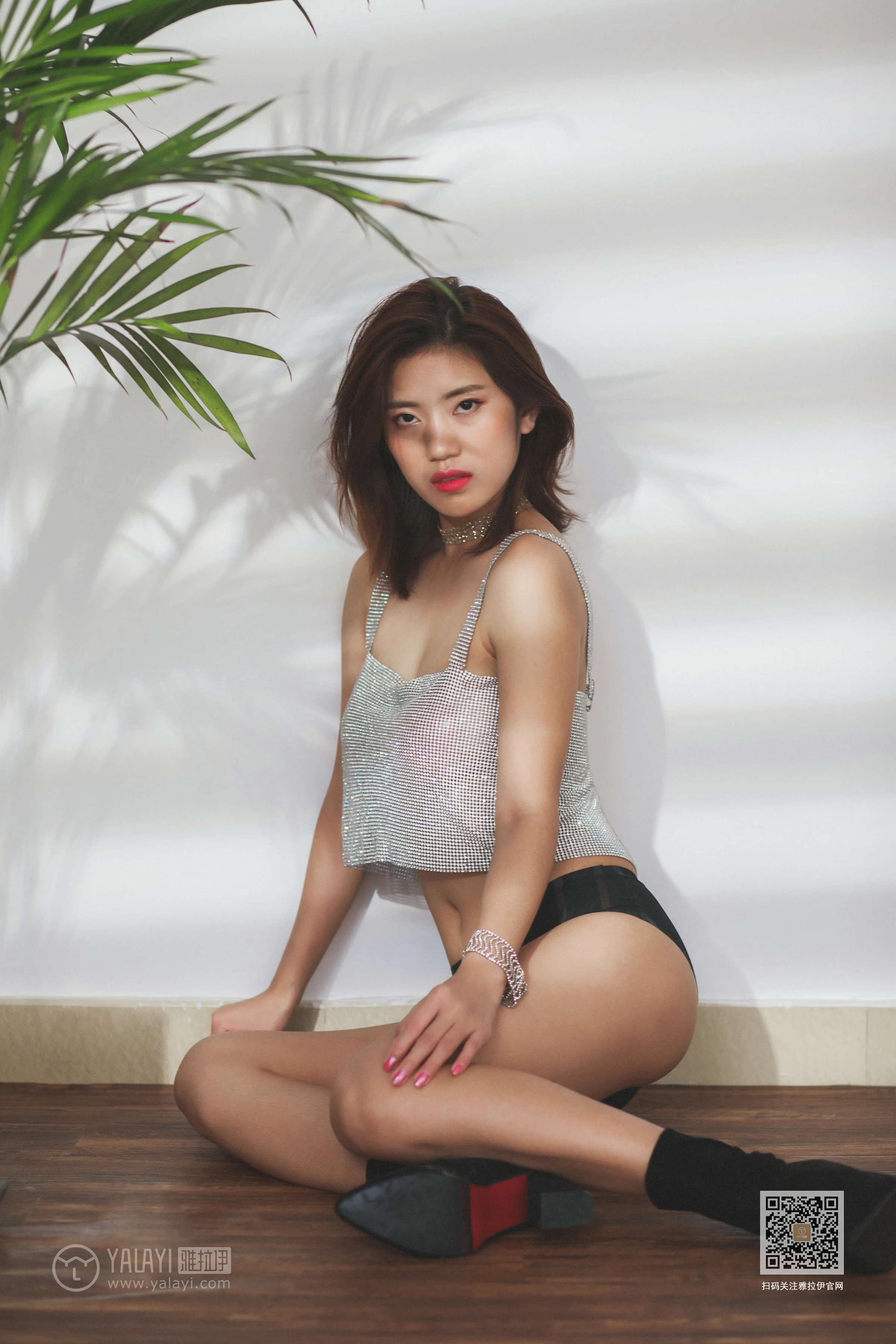 [YALAYI雅拉伊]Vol.420 金缕衣 小小 银色镂空内衣性感私房写真集第5张