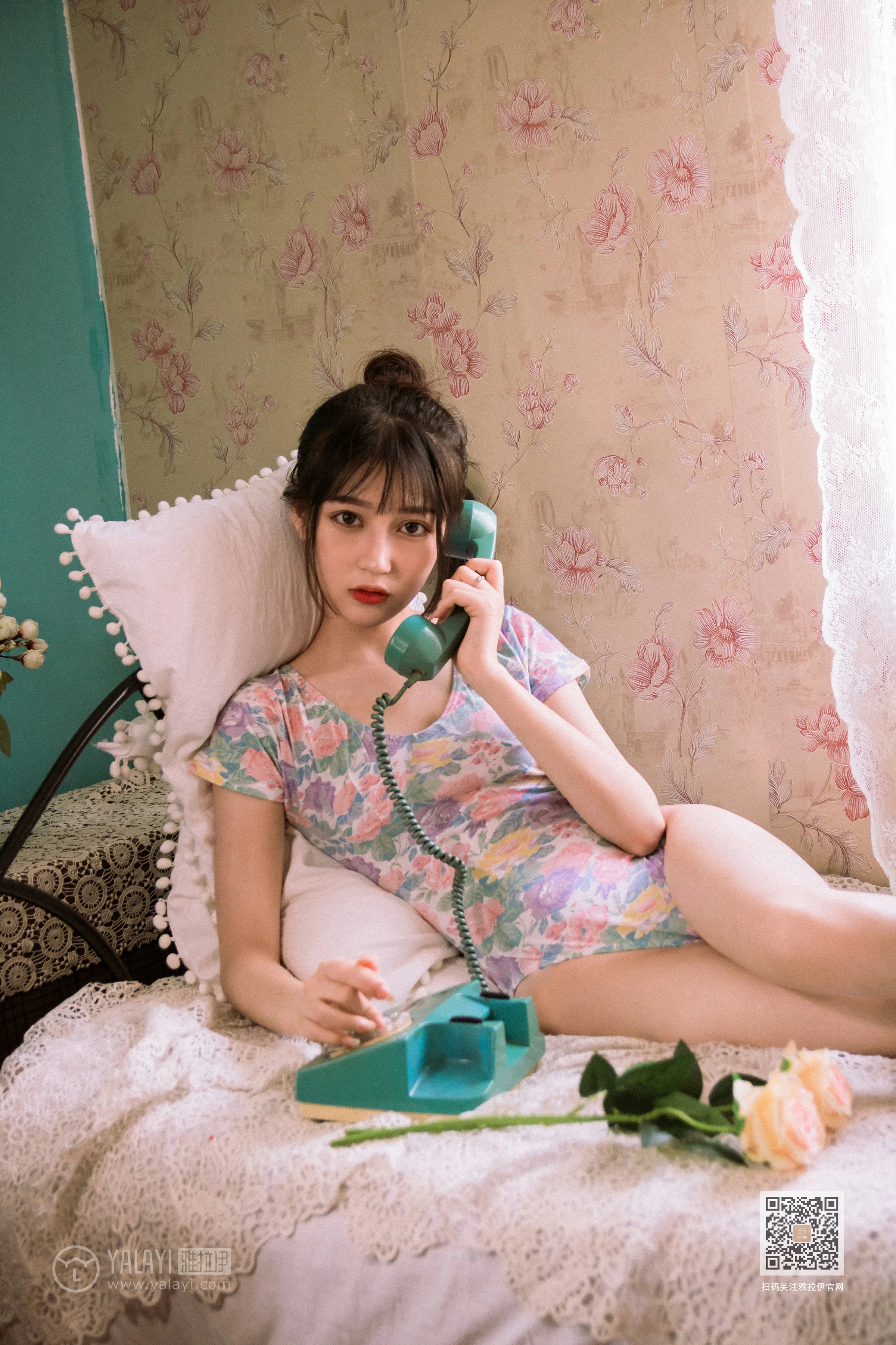 [YALAYI雅拉伊]Vol.433 复古情怀 卉卉 碎花连体衣居家性感私房写真集第2张