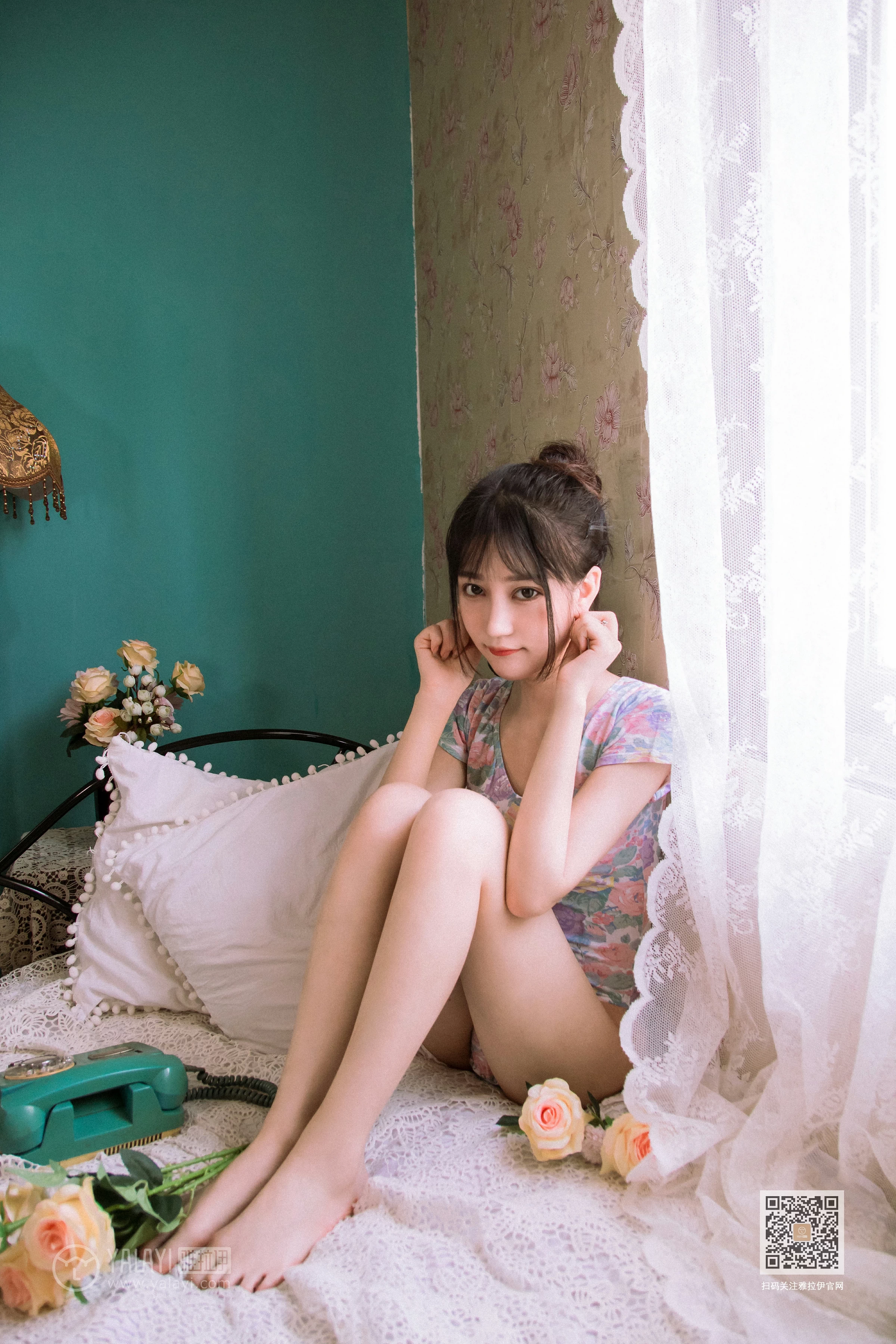 [YALAYI雅拉伊]Vol.433 复古情怀 卉卉 碎花连体衣居家性感私房写真集第2张