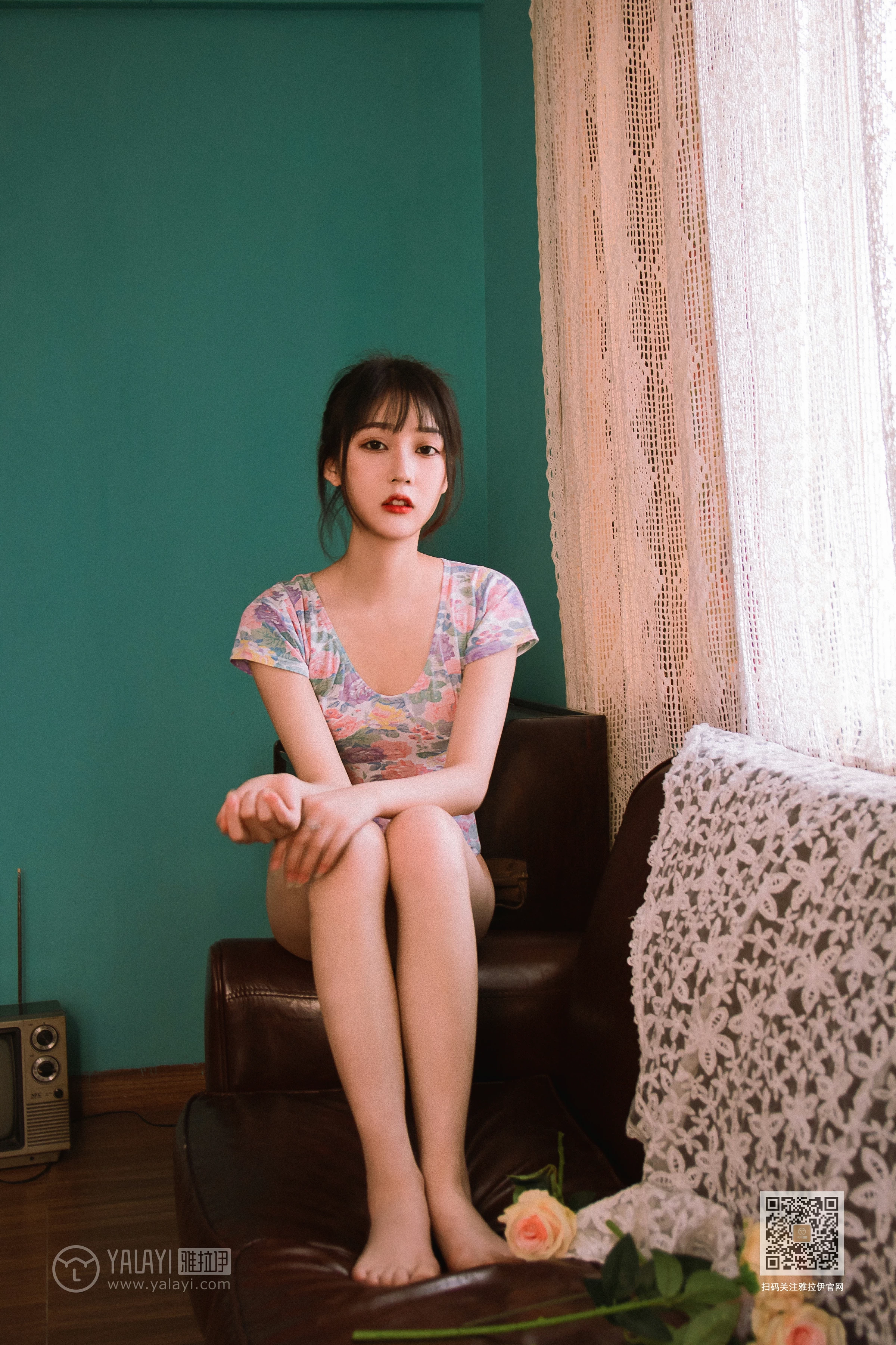 [YALAYI雅拉伊]Vol.433 复古情怀 卉卉 碎花连体衣居家性感私房写真集第13张