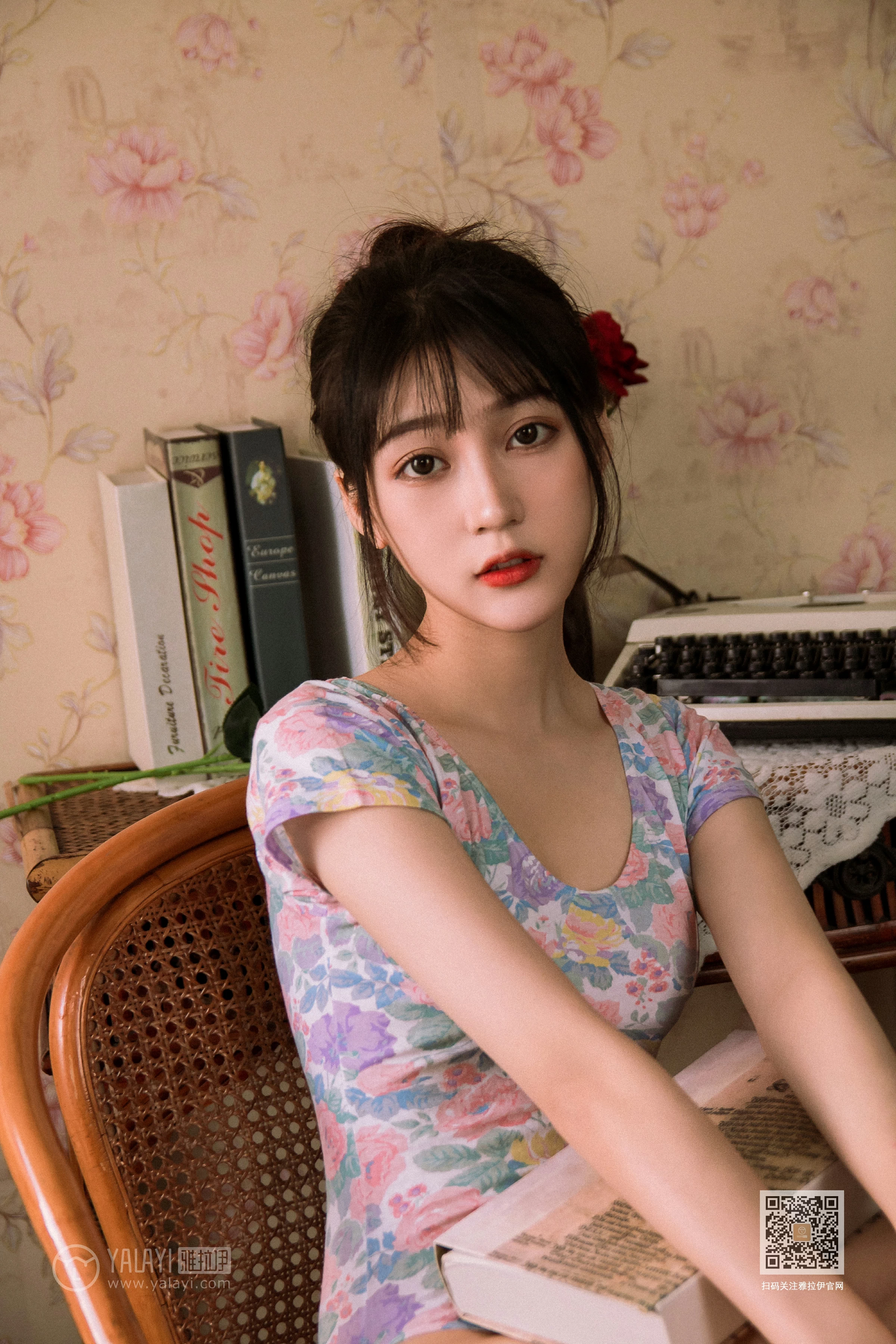 [YALAYI雅拉伊]Vol.433 复古情怀 卉卉 碎花连体衣居家性感私房写真集第15张