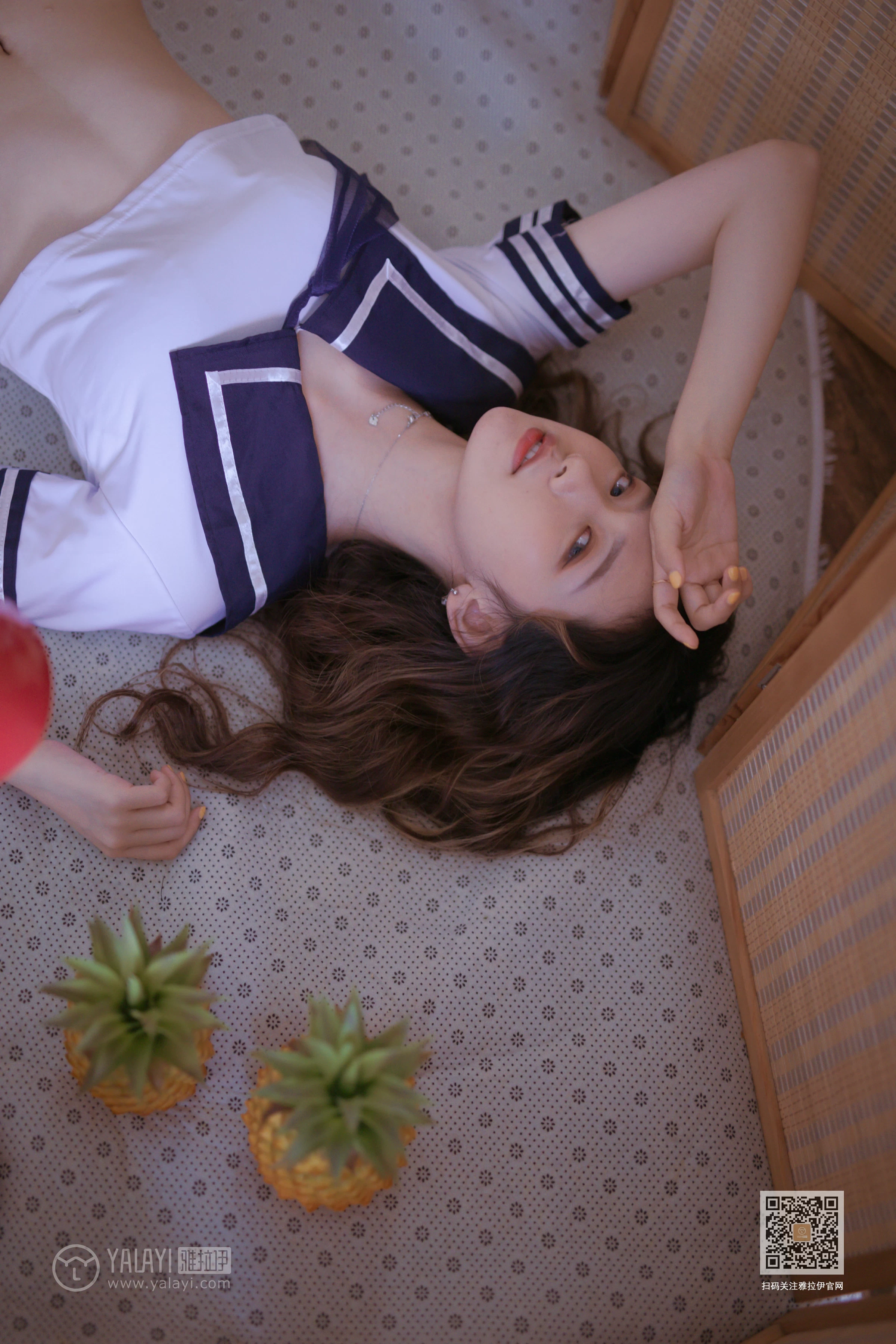 [YALAYI雅拉伊]Vol.438 美女与水手服 晓琳 情趣制服加短裙性感私房写真集第15张