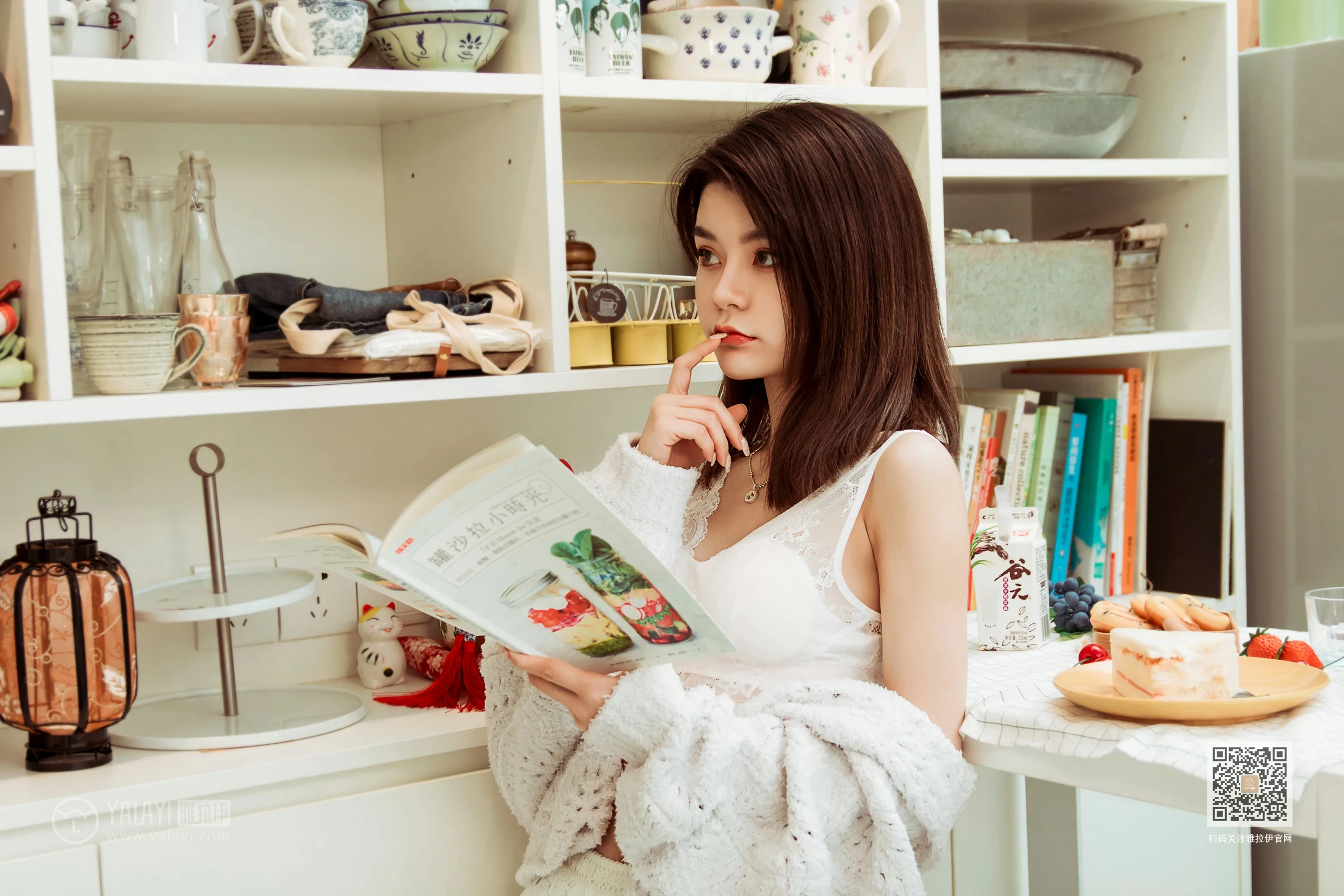 [YALAYI雅拉伊]Vol.444 东京的早餐 慧儿 白色镂空外衣加白色蕾丝内衣性感私房写真集第7张