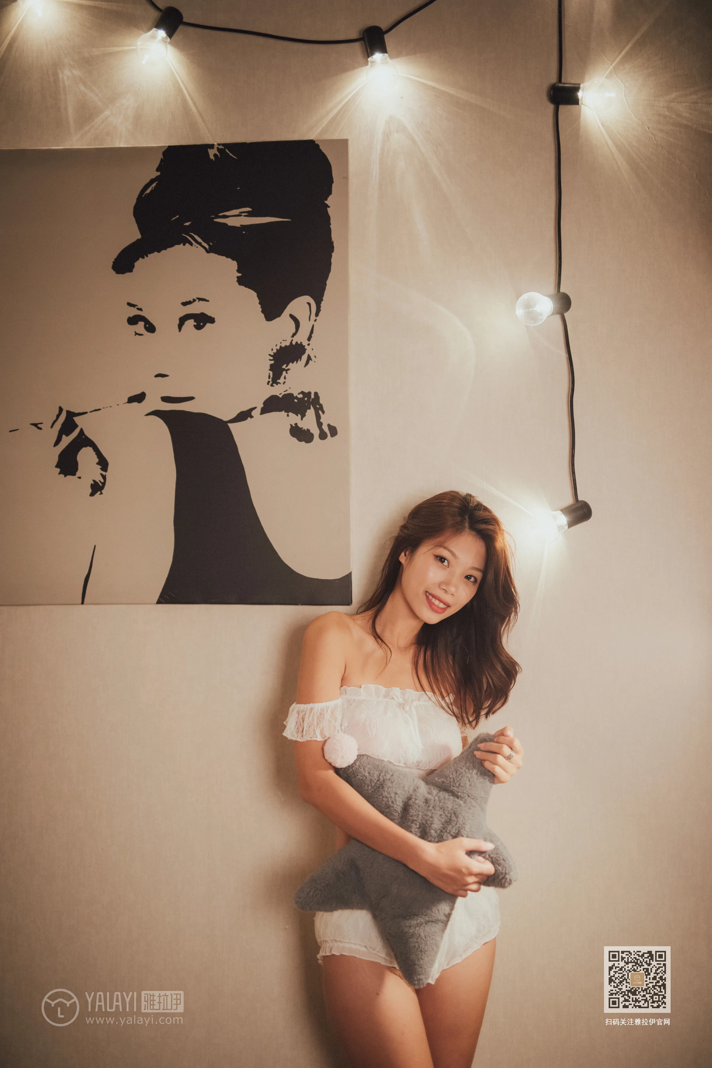 [YALAYI雅拉伊]Vol.481 居家女友 静初 白色透视情趣内衣性感私房写真集第10张