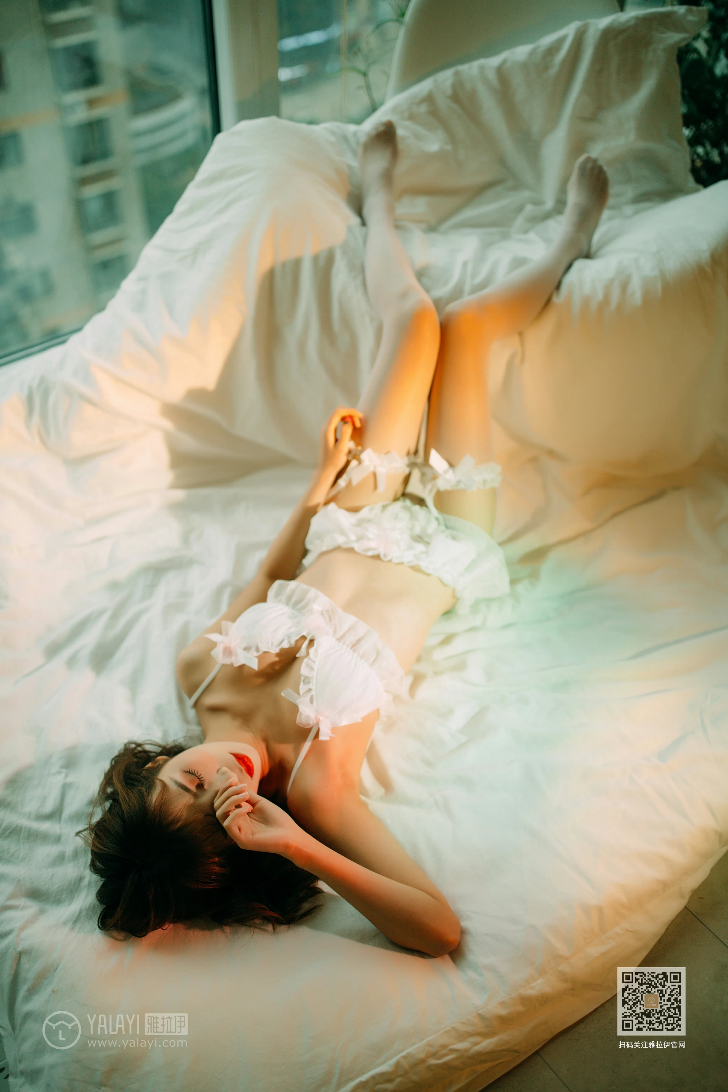 [YALAYI雅拉伊]Vol.483 丝情趣味 丽雅 白色情趣内衣加白色丝袜美腿性感私房写真集第7张