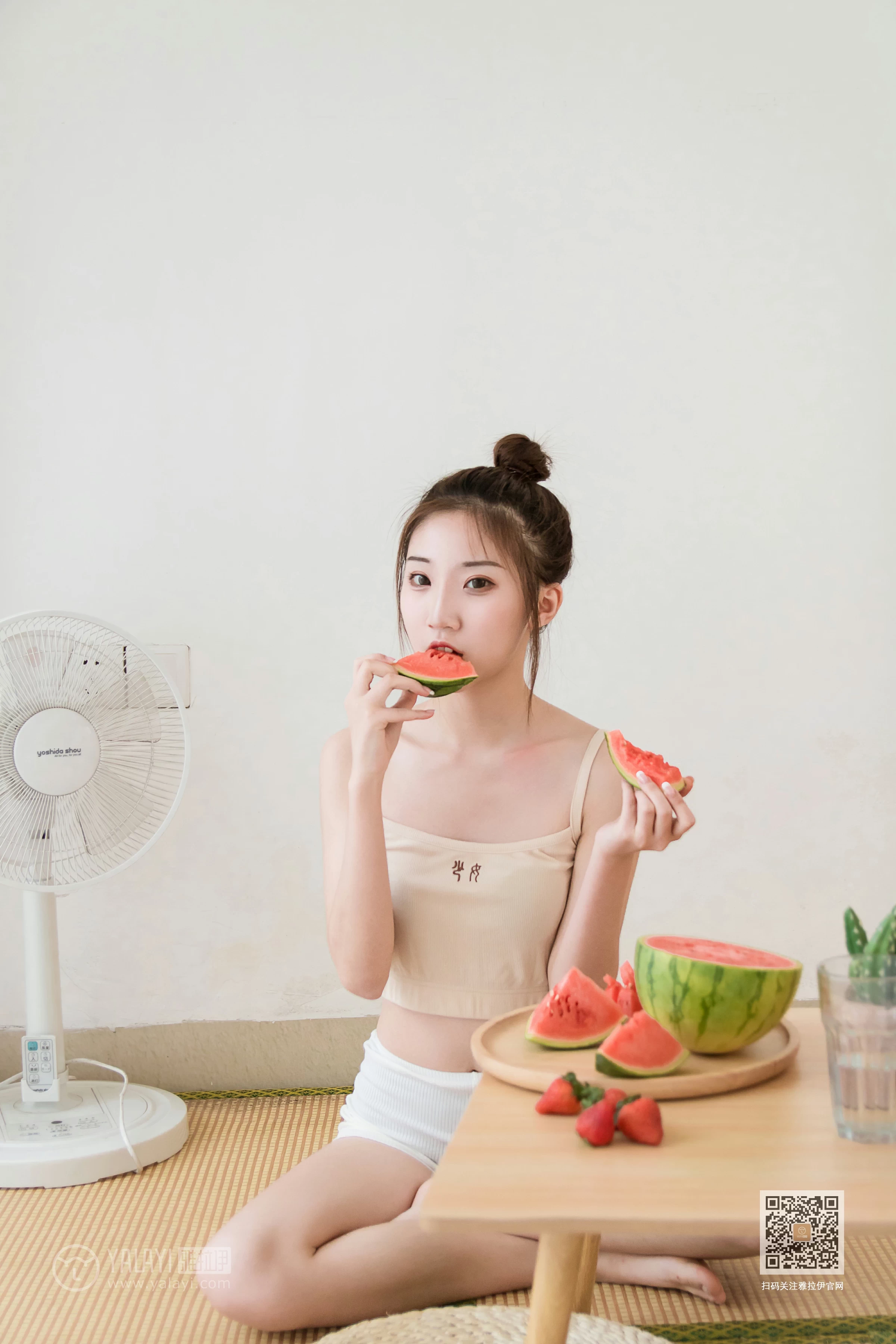 [YALAYI雅拉伊]Vol.486 妹妹来了 大乔&小乔 性感小背心加安全短裤私房写真集第8张