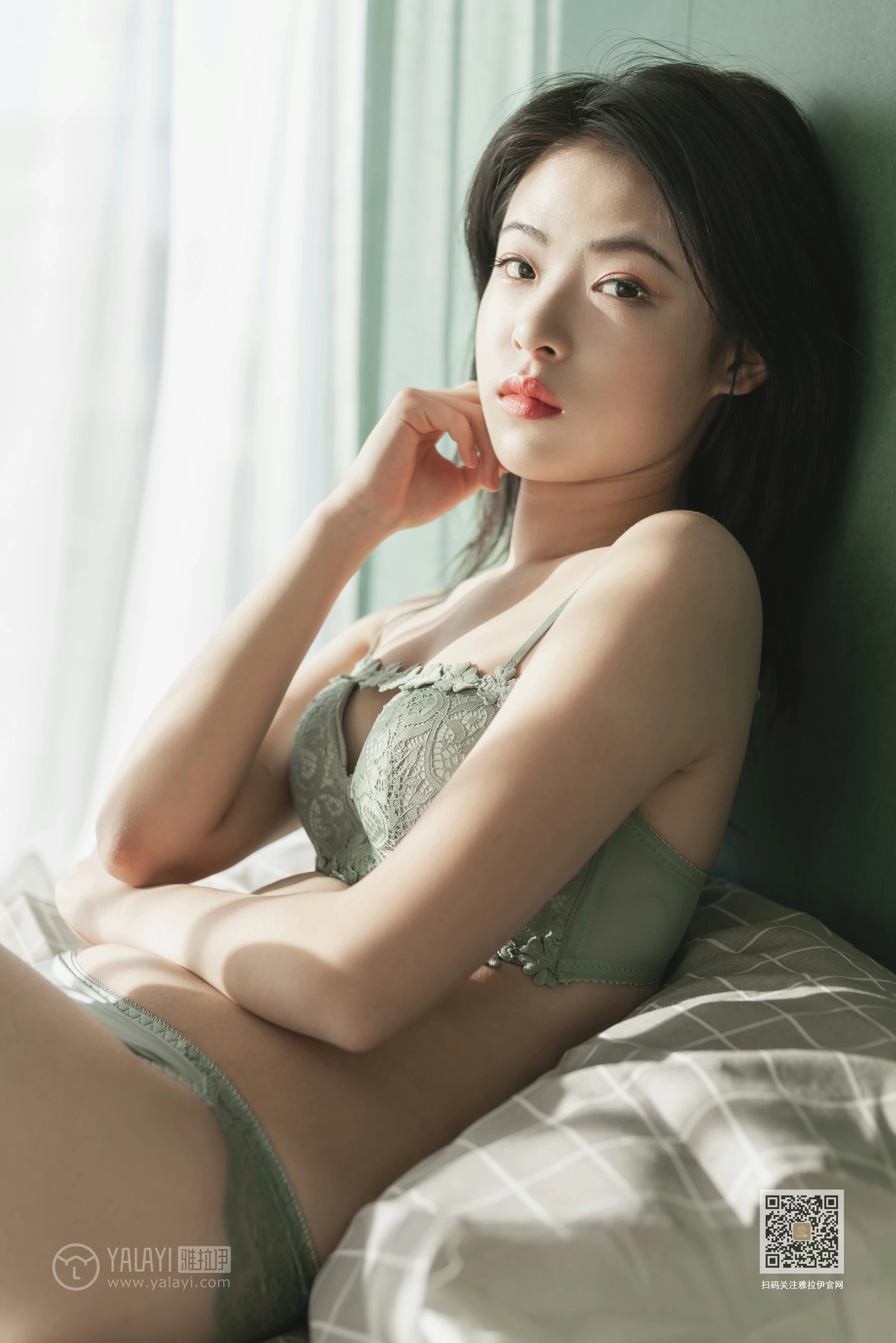 [YALAYI雅拉伊]Vol.487 翡翠女神 含嫣 淡蓝色蕾丝内衣性感私房写真集第2张