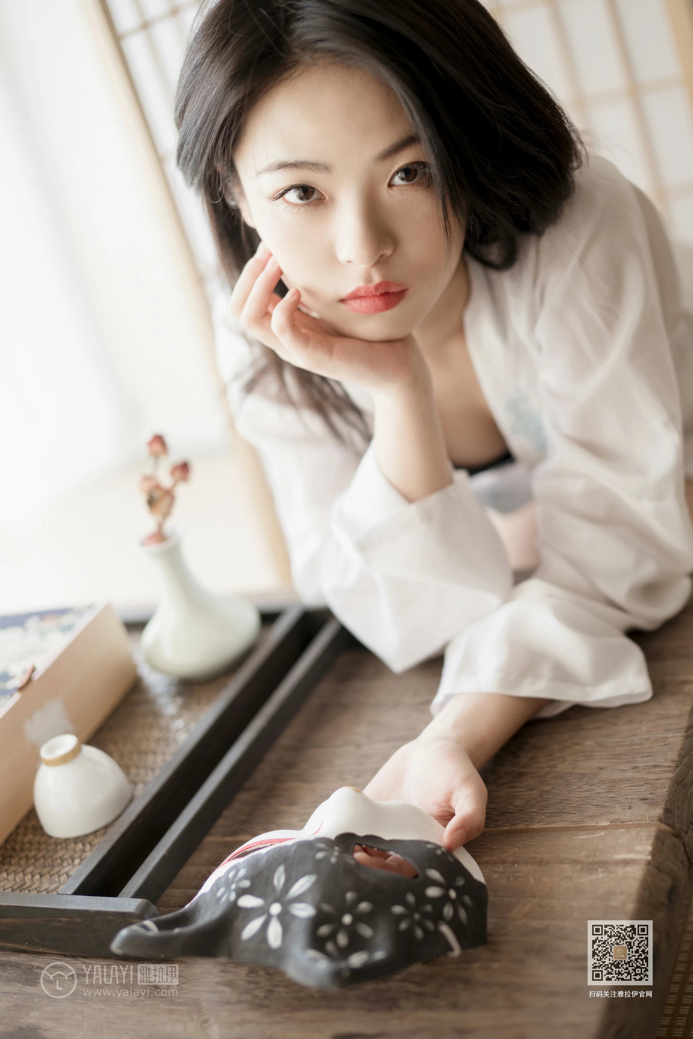 [YALAYI雅拉伊]Vol.492 和风猫女 含嫣 白色透视睡衣加蓝色蕾丝内衣性感私房写真集第5张