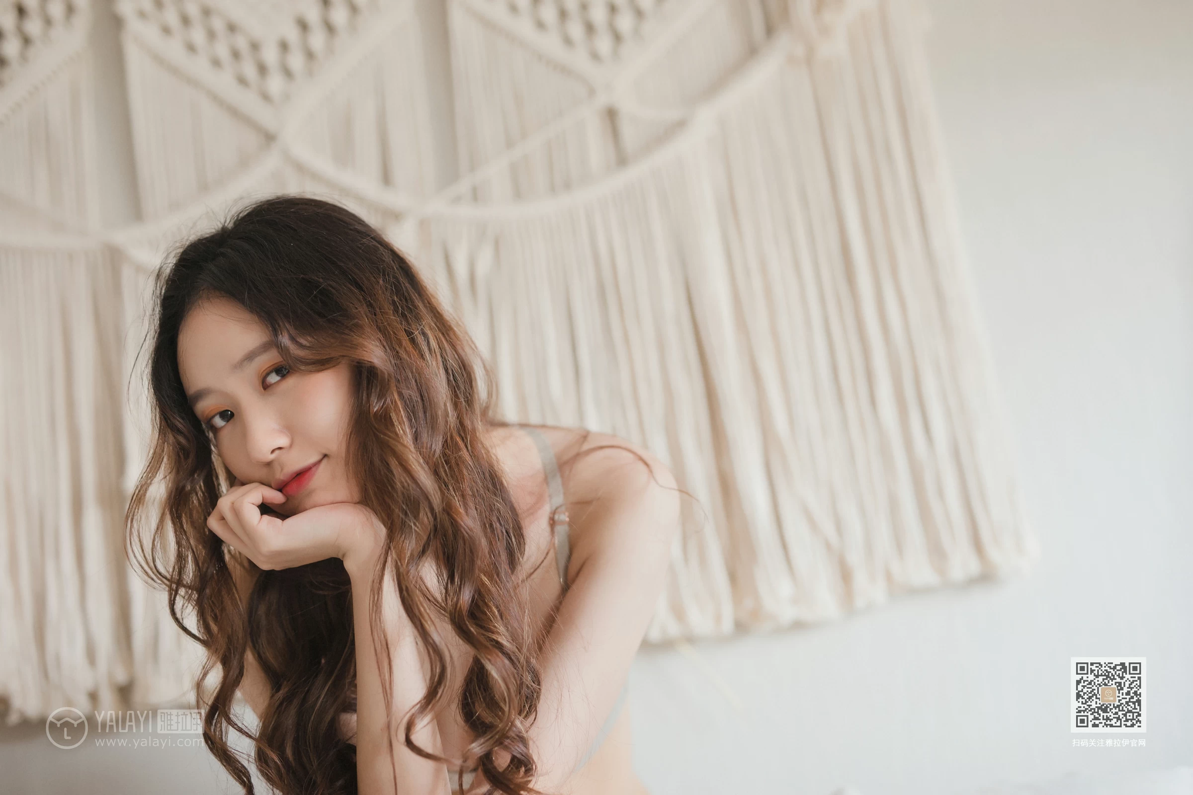 [YALAYI雅拉伊]Vol.496 想你的呵护 晓琳 灰色性感内衣居家私房写真集第18张