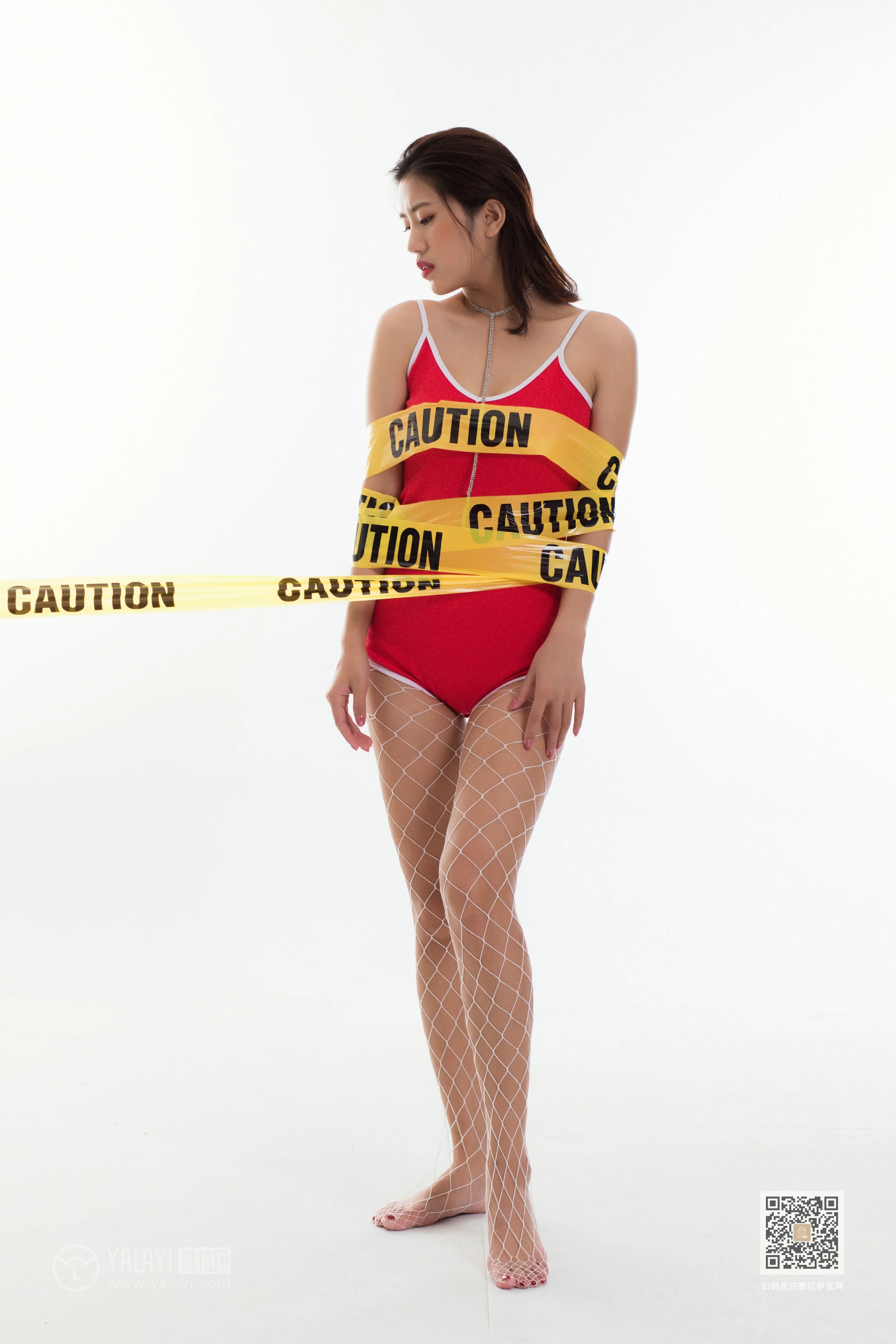[YALAYI雅拉伊]Vol.499 艺术人生 小小 红色吊带连体运动内衣性感私房写真集第4张