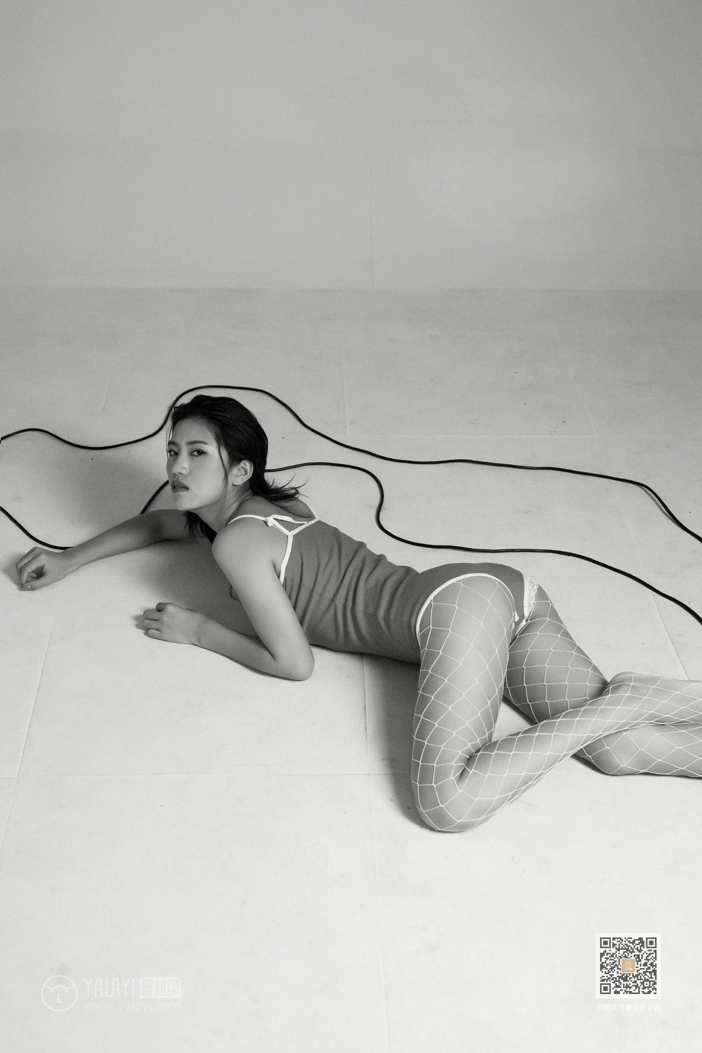 [YALAYI雅拉伊]Vol.499 艺术人生 小小 红色吊带连体运动内衣性感私房写真集第9张