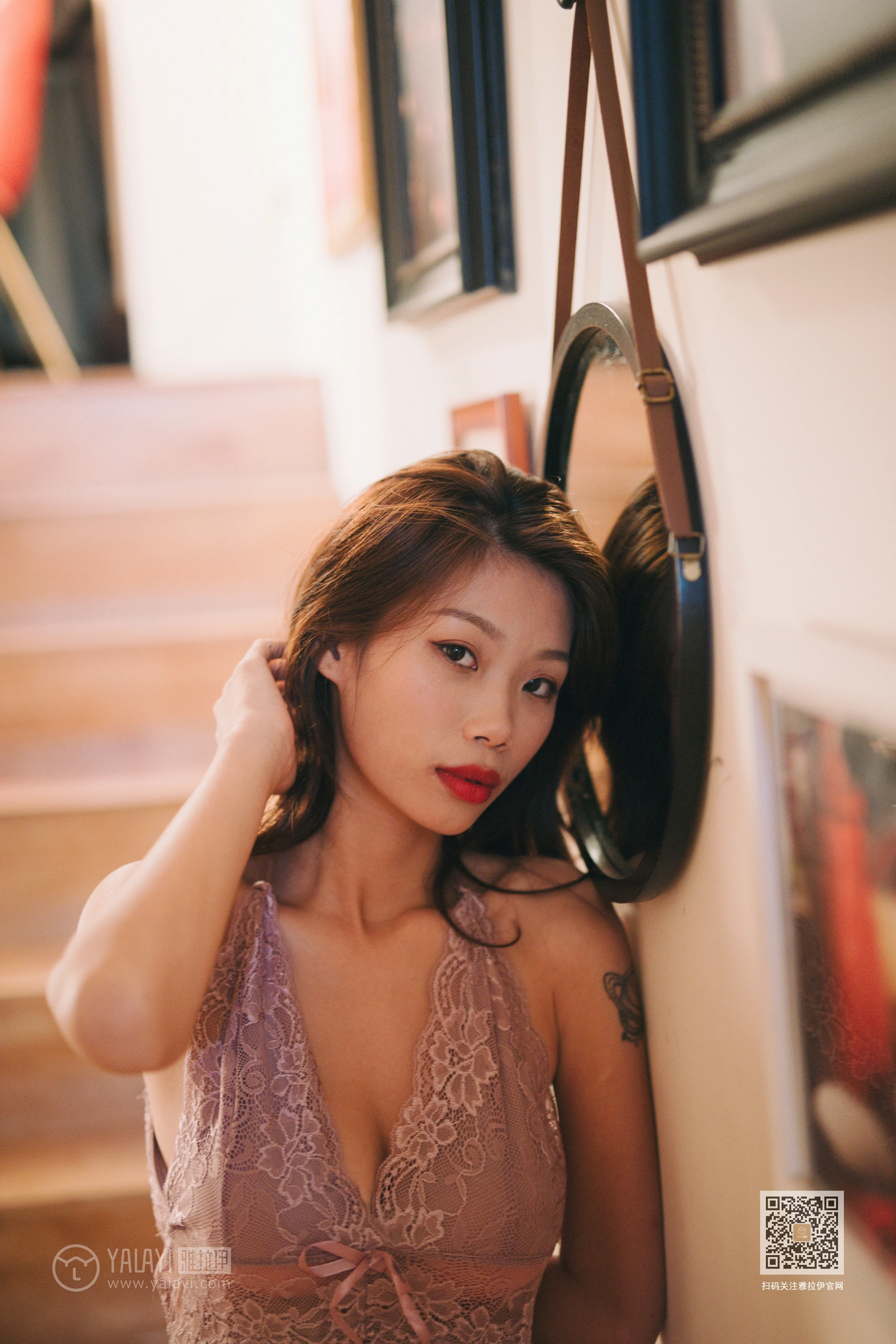 [YALAYI雅拉伊]Vol.509 楼梯间的偶遇 静初 粉色吊带蕾丝睡衣裙性感私房写真集第10张