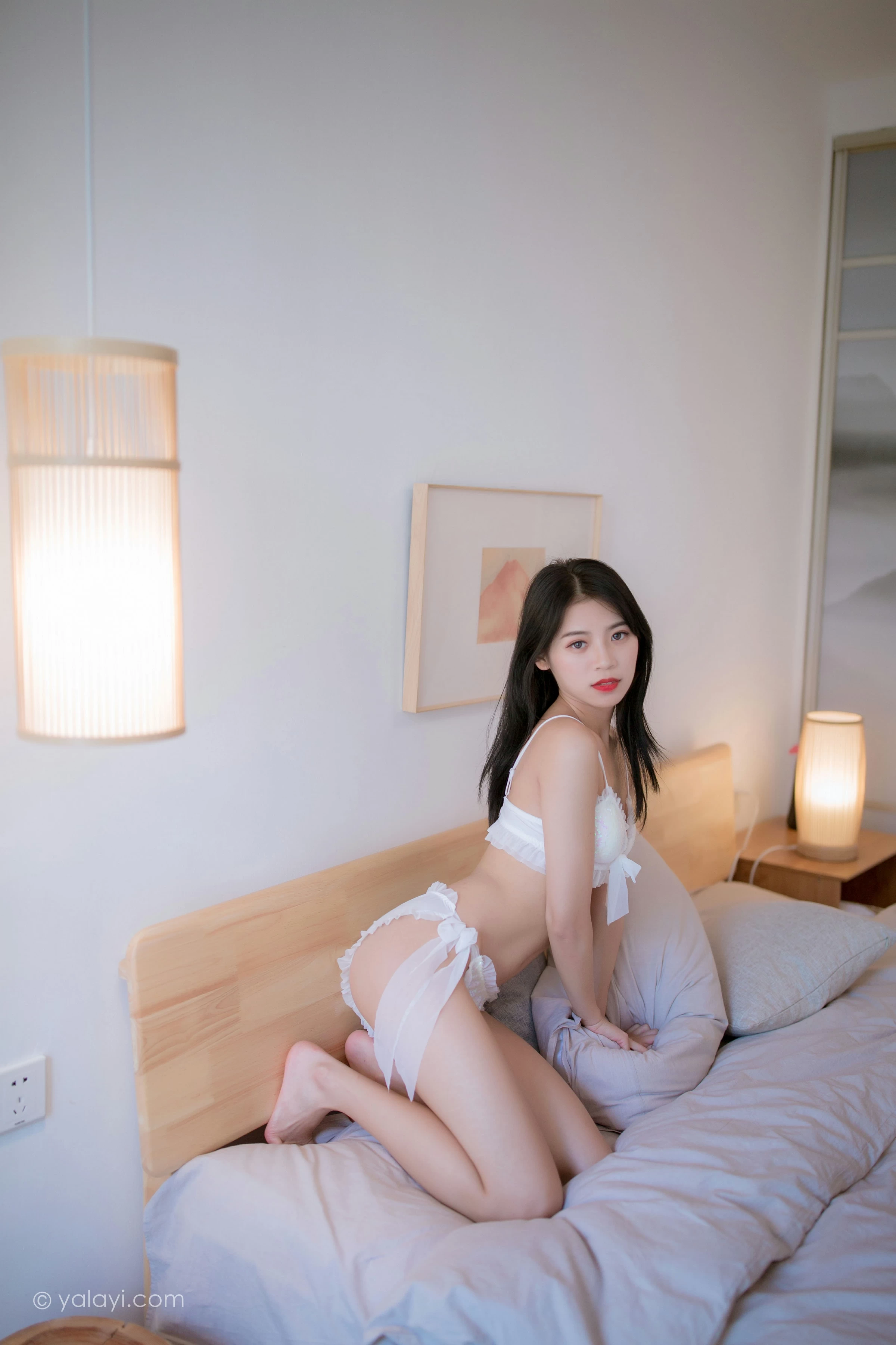 [YALAYI雅拉伊]NO.672 《入目无他人》 丽雅 白色蕾丝内衣性感私房写真集第5张