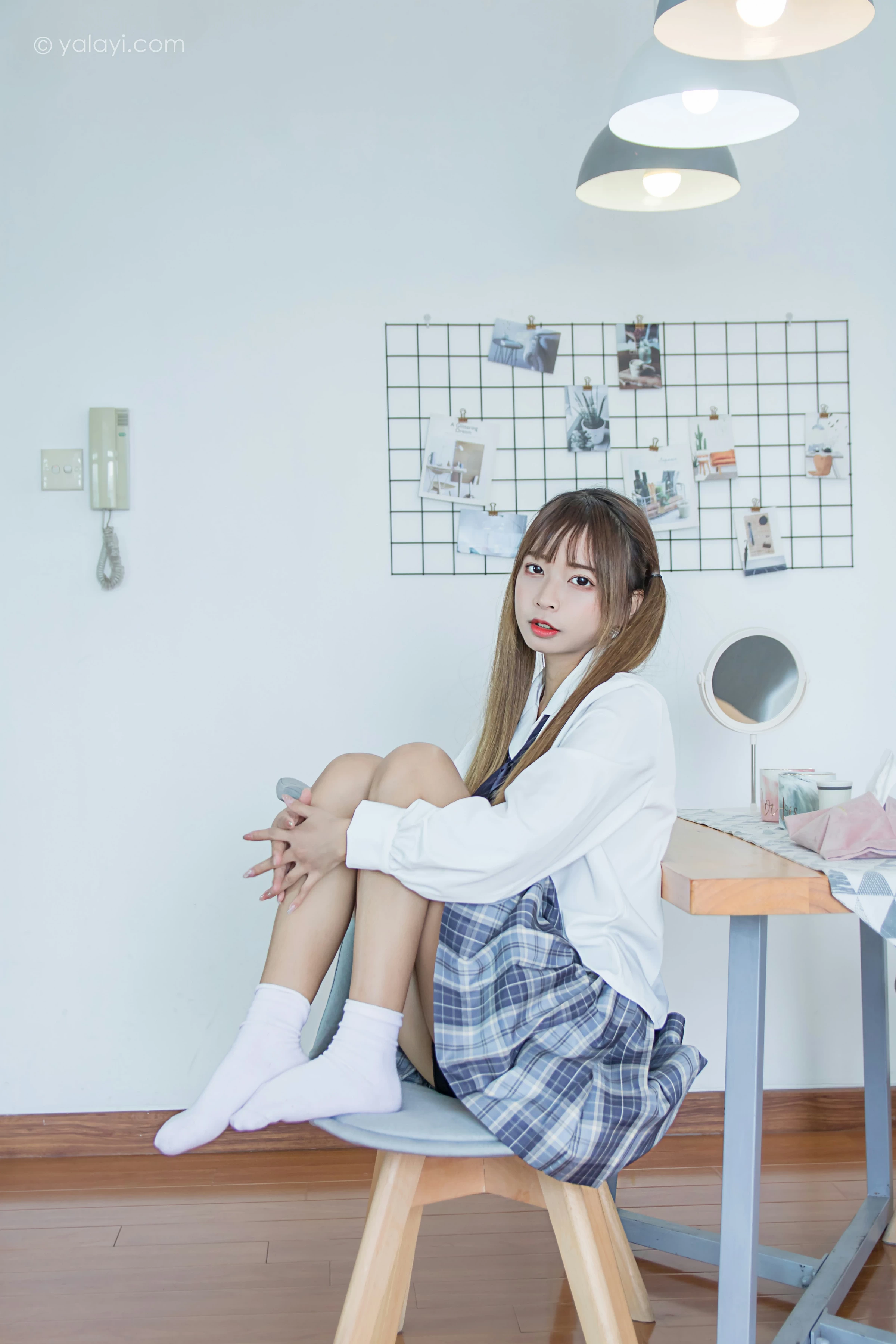 [YALAYI雅拉伊]NO.667 《有我超甜》 阿禾 白色JK制服加格子短裙私房写真集第3张