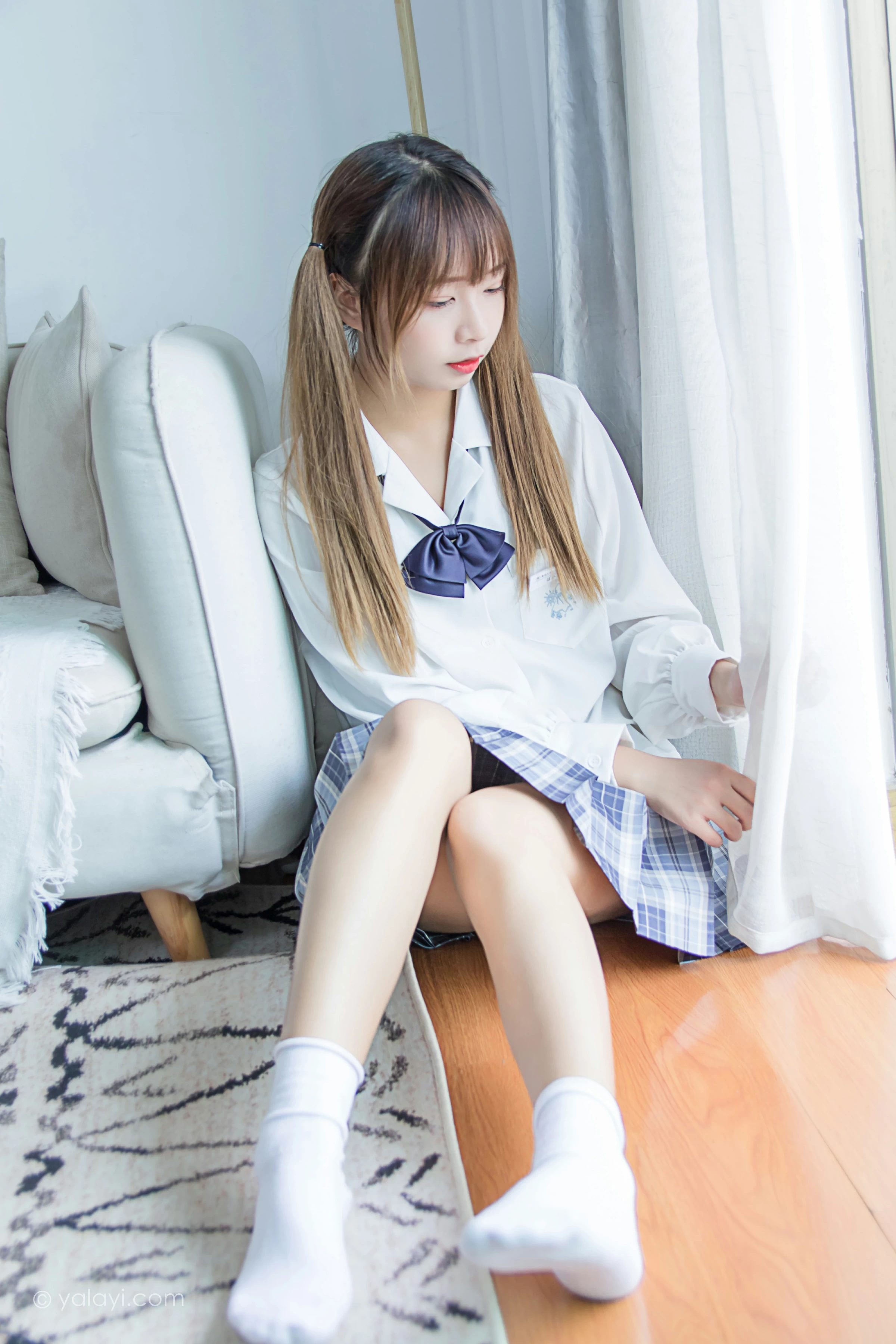 [YALAYI雅拉伊]NO.667 《有我超甜》 阿禾 白色JK制服加格子短裙私房写真集第3张