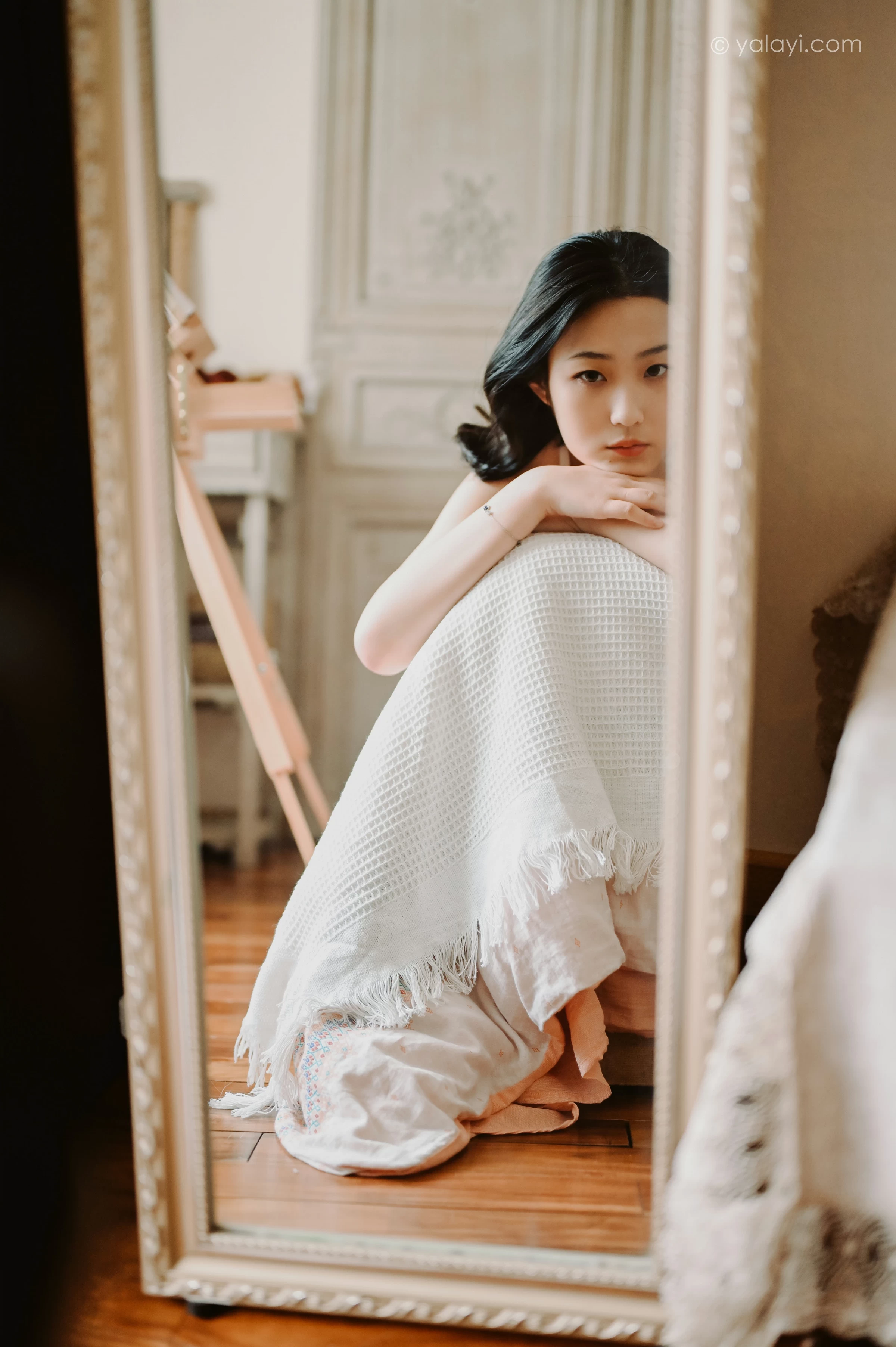 [YALAYI雅拉伊]NO.668 《作画的女孩》 沈伊 灰色内衣性感私房写真集第12张