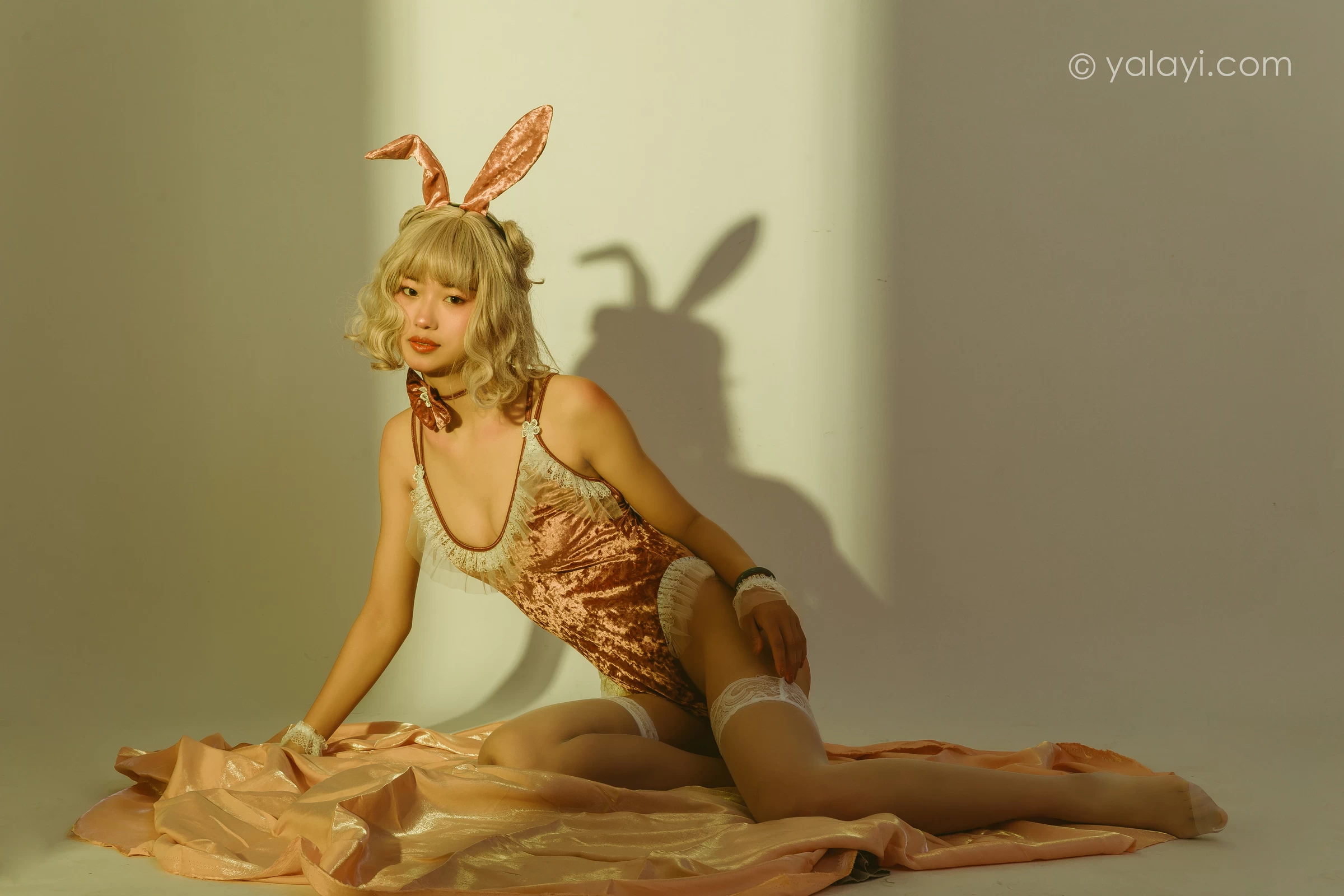 [YALAYI雅拉伊]NO.656 《兔子精灵》 和风 粉色情趣制服加白色丝袜美腿性感私房写真集第2张