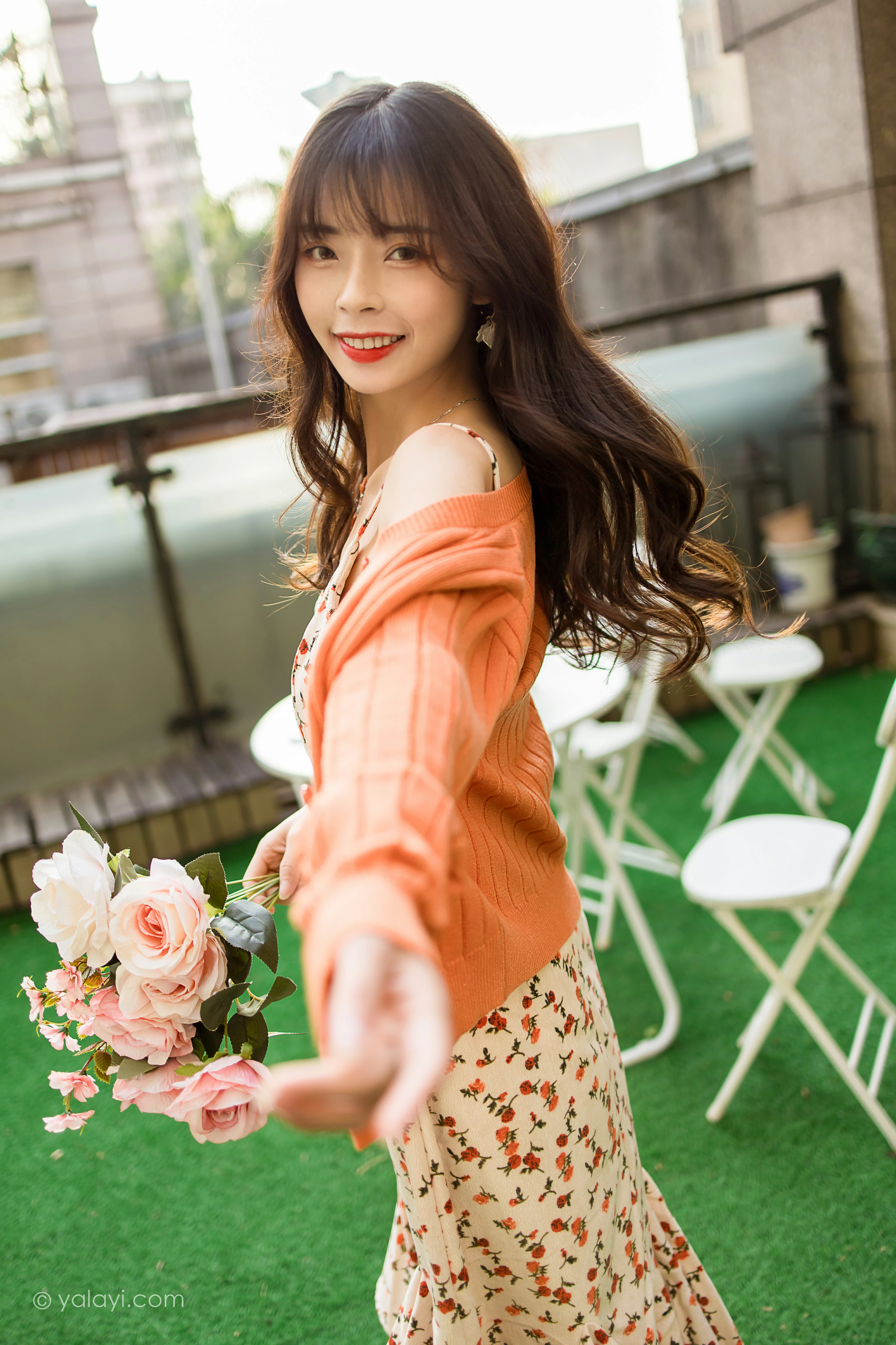 [YALAYI雅拉伊]NO.793 悠闲时光 程小蝶 橙色外套与粉色吊带连衣裙清纯写真集第12张