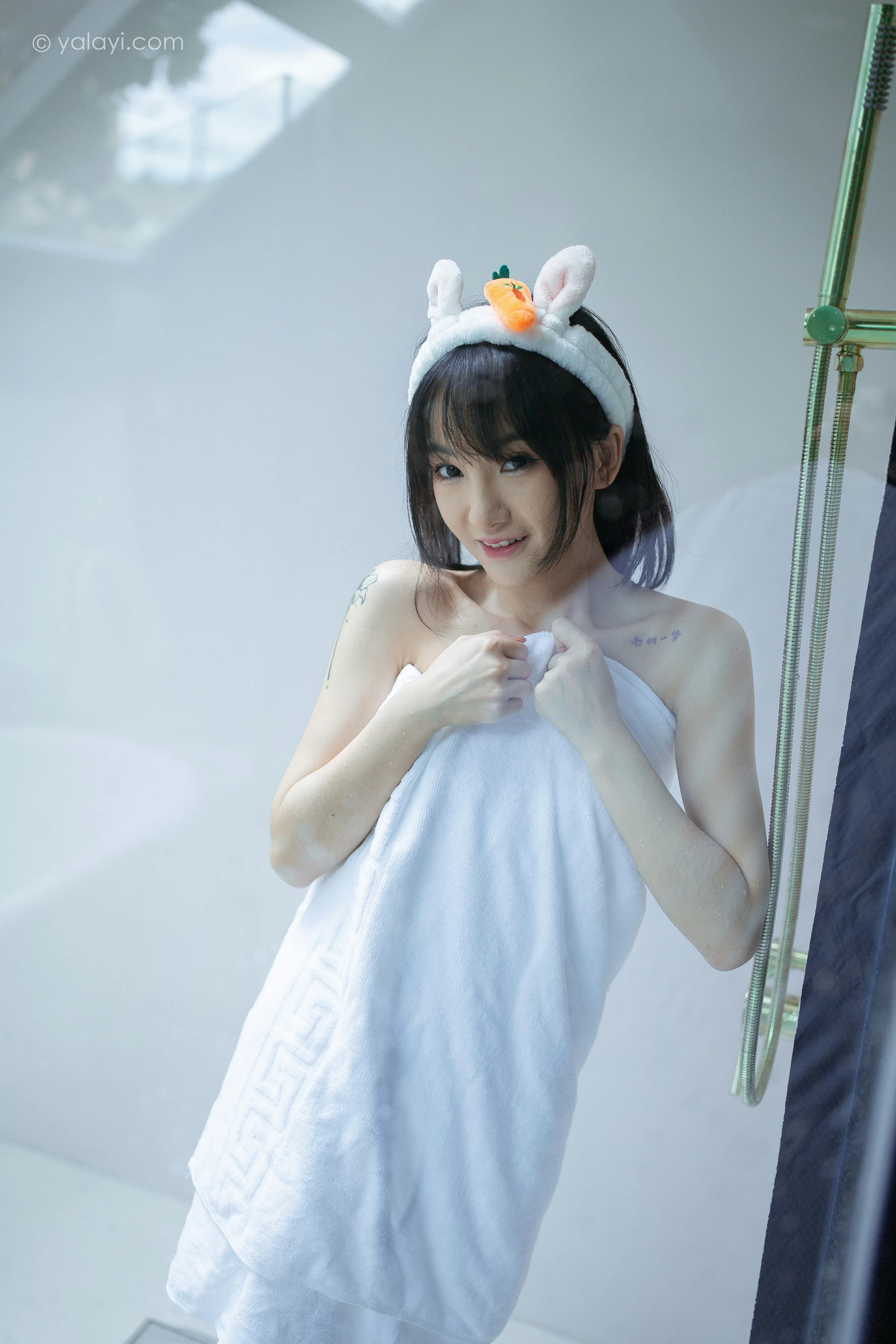[YALAYI雅拉伊]NO.684 《清凉一夏》 落落 白色浴袍性感私房写真集第6张