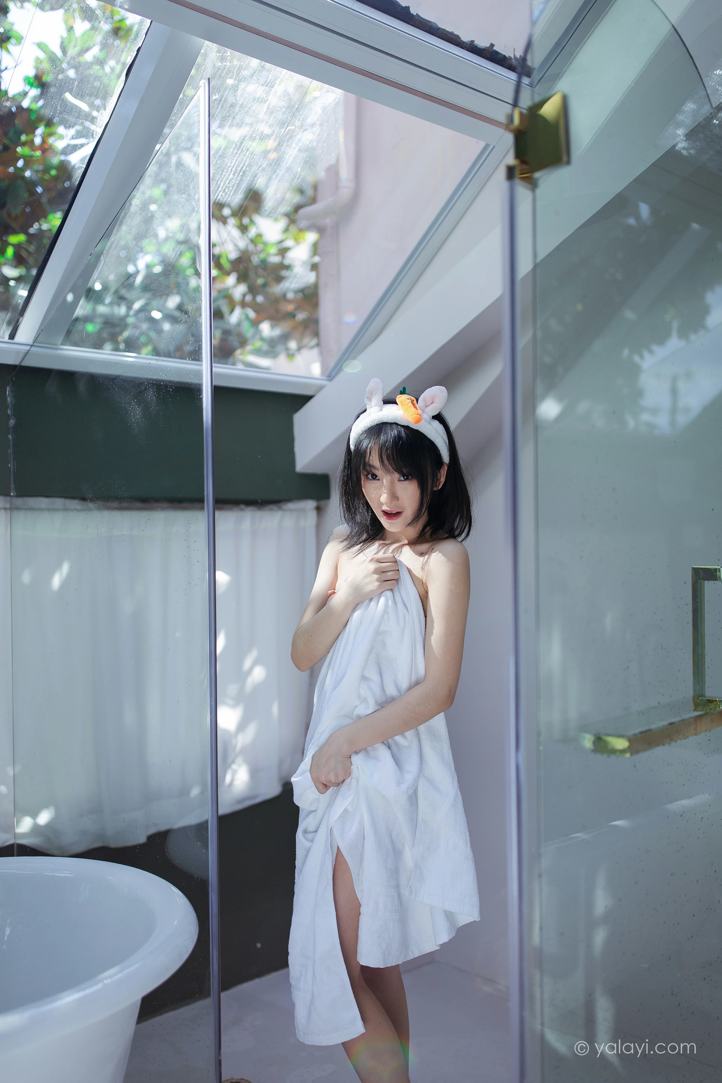 [YALAYI雅拉伊]NO.684 《清凉一夏》 落落 白色浴袍性感私房写真集第7张