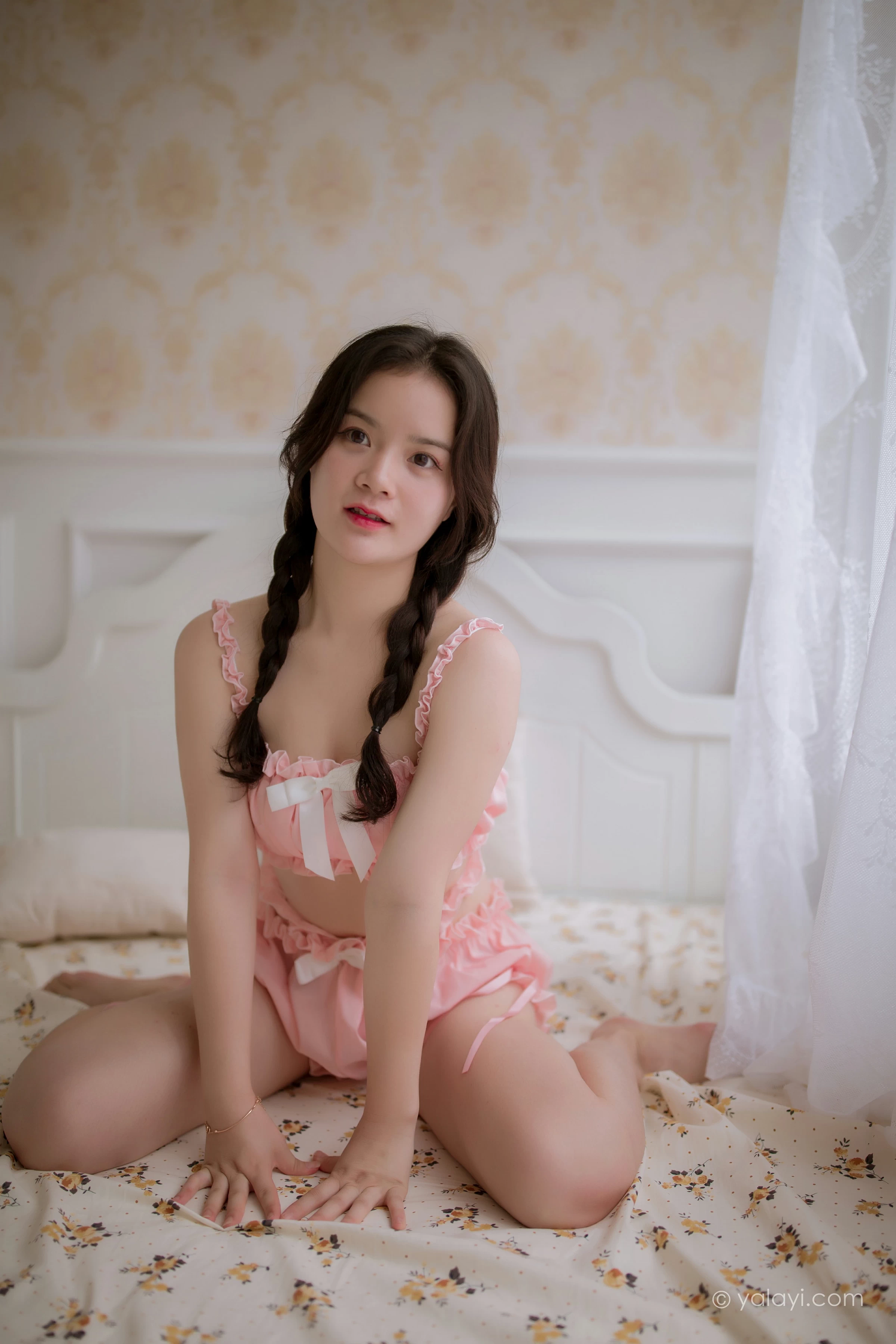 [YALAYI雅拉伊]NO.685 《周末的下午》 珍珠 粉色内衣加短裤与白色比基尼泳装性感私房写真集第4张