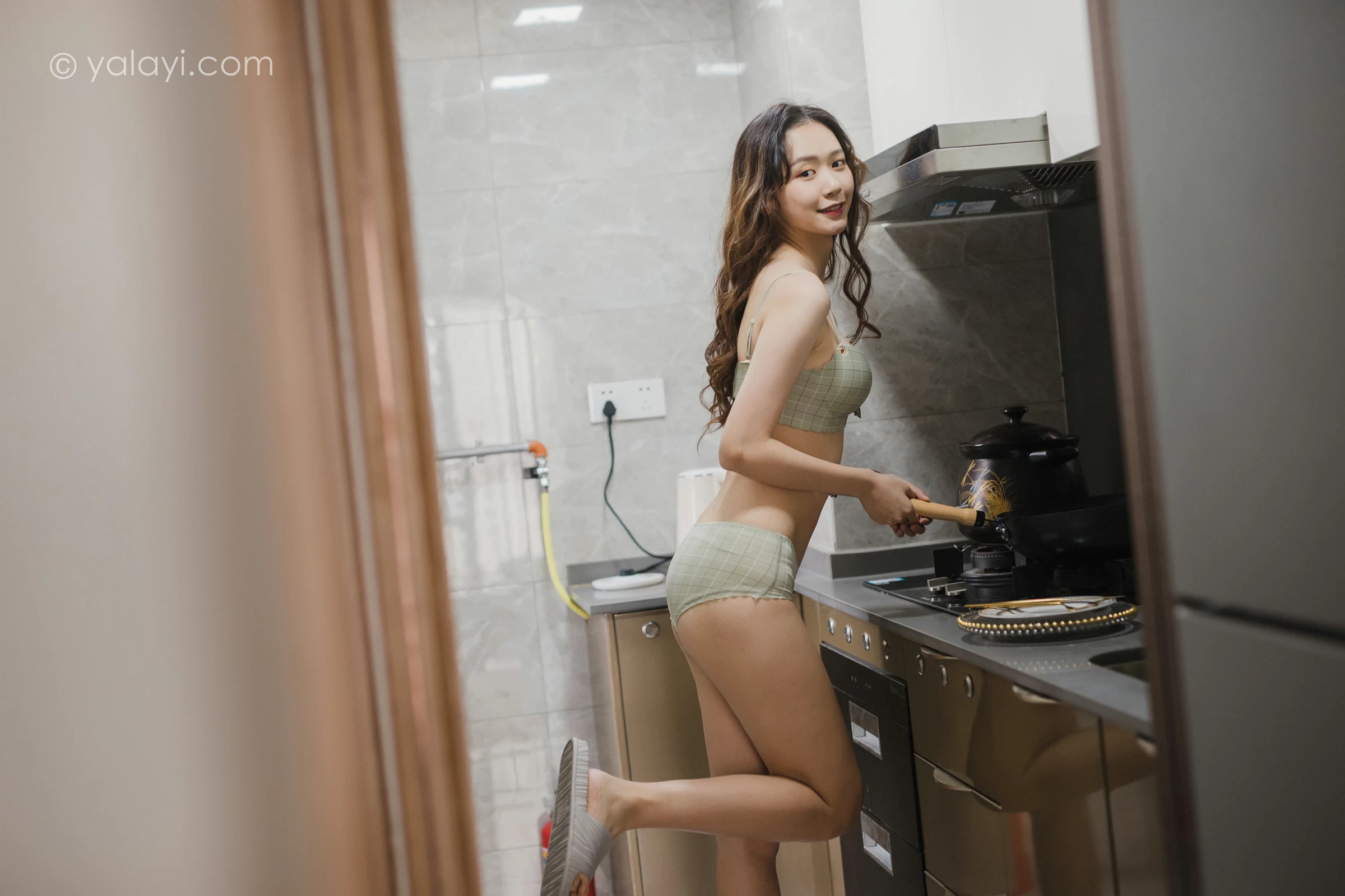 [YALAYI雅拉伊]NO.659 《一起的日子》 晓琳 灰色内衣居家性感私房写真集第17张