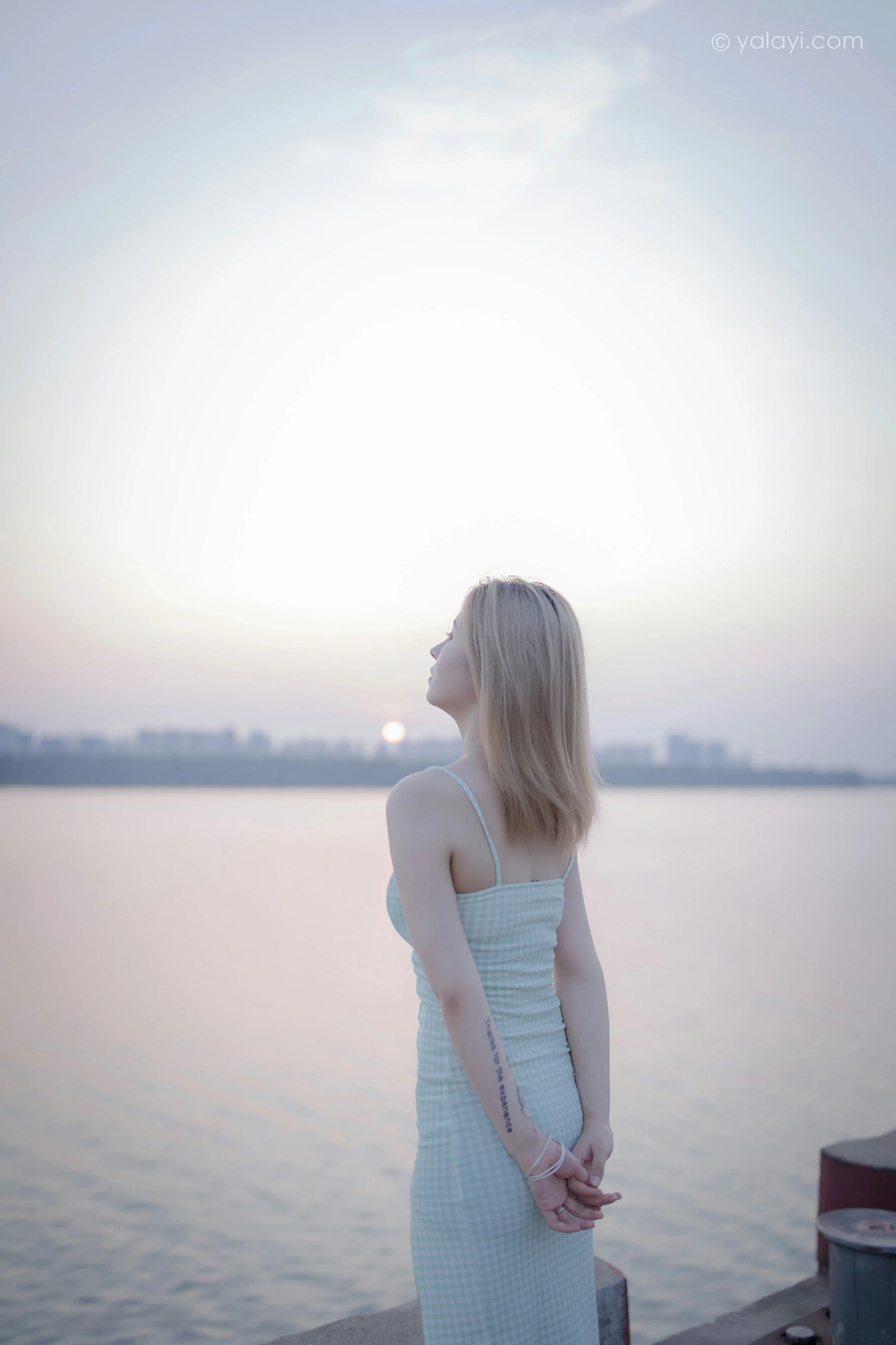 [YALAYI雅拉伊]NO.712 《风继续吹》 梦涵 紧身吊带连衣裙休闲写真第14张