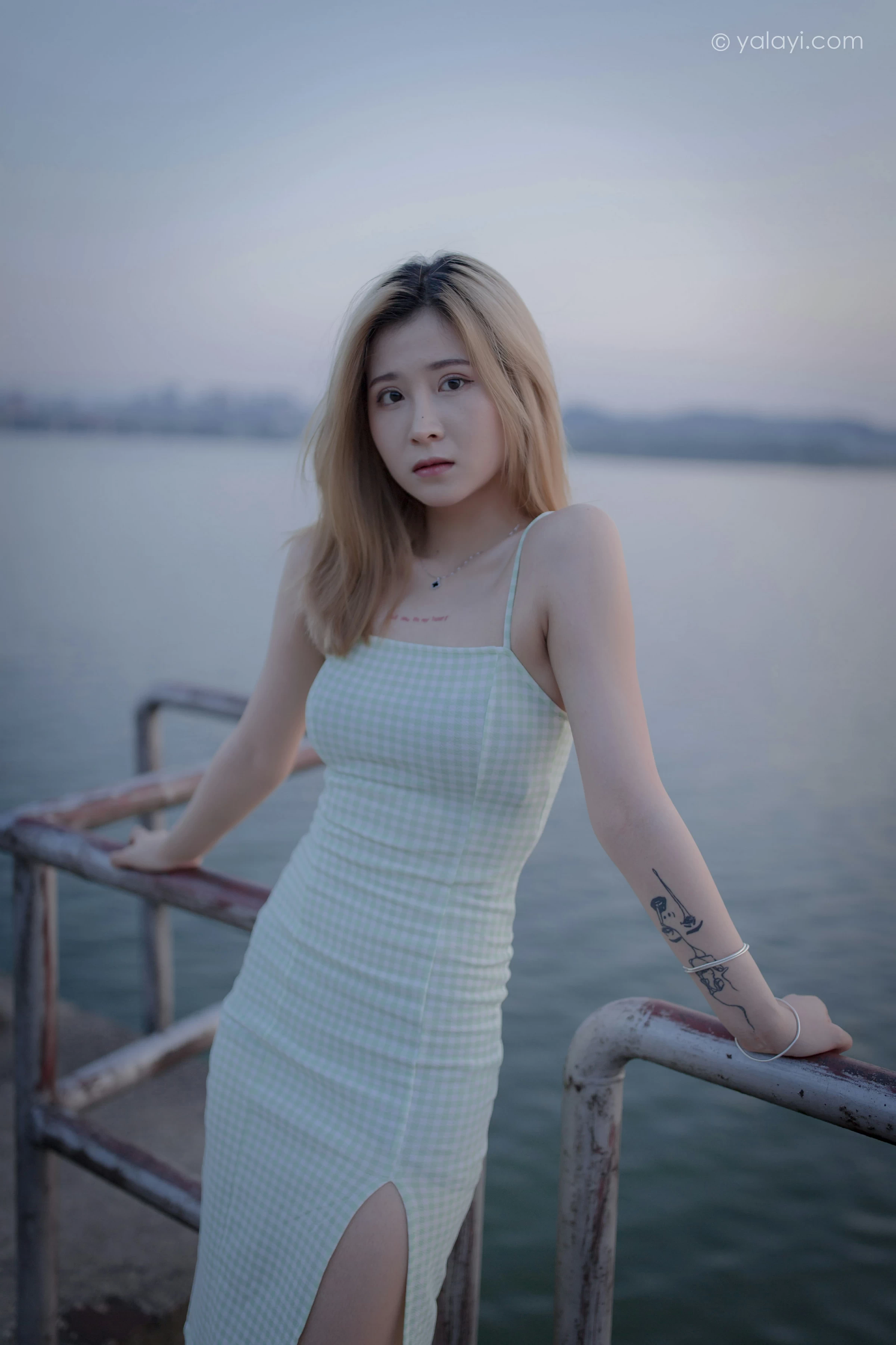 [YALAYI雅拉伊]NO.712 《风继续吹》 梦涵 紧身吊带连衣裙休闲写真第11张