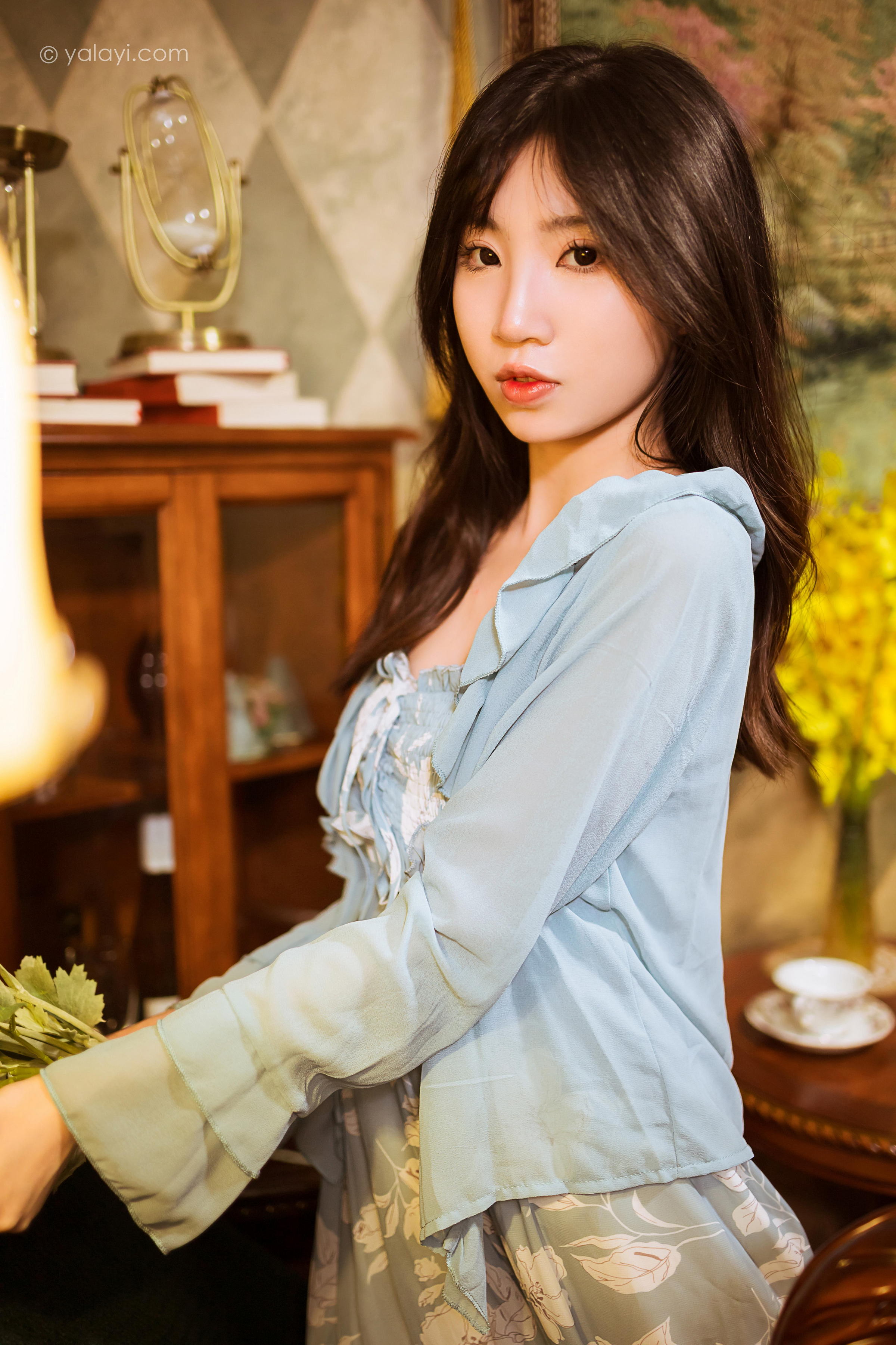 [YALAYI雅拉伊]2022.08.19 一去不复返 小乔 灰色外套加吊带连衣裙清纯写真集第2张