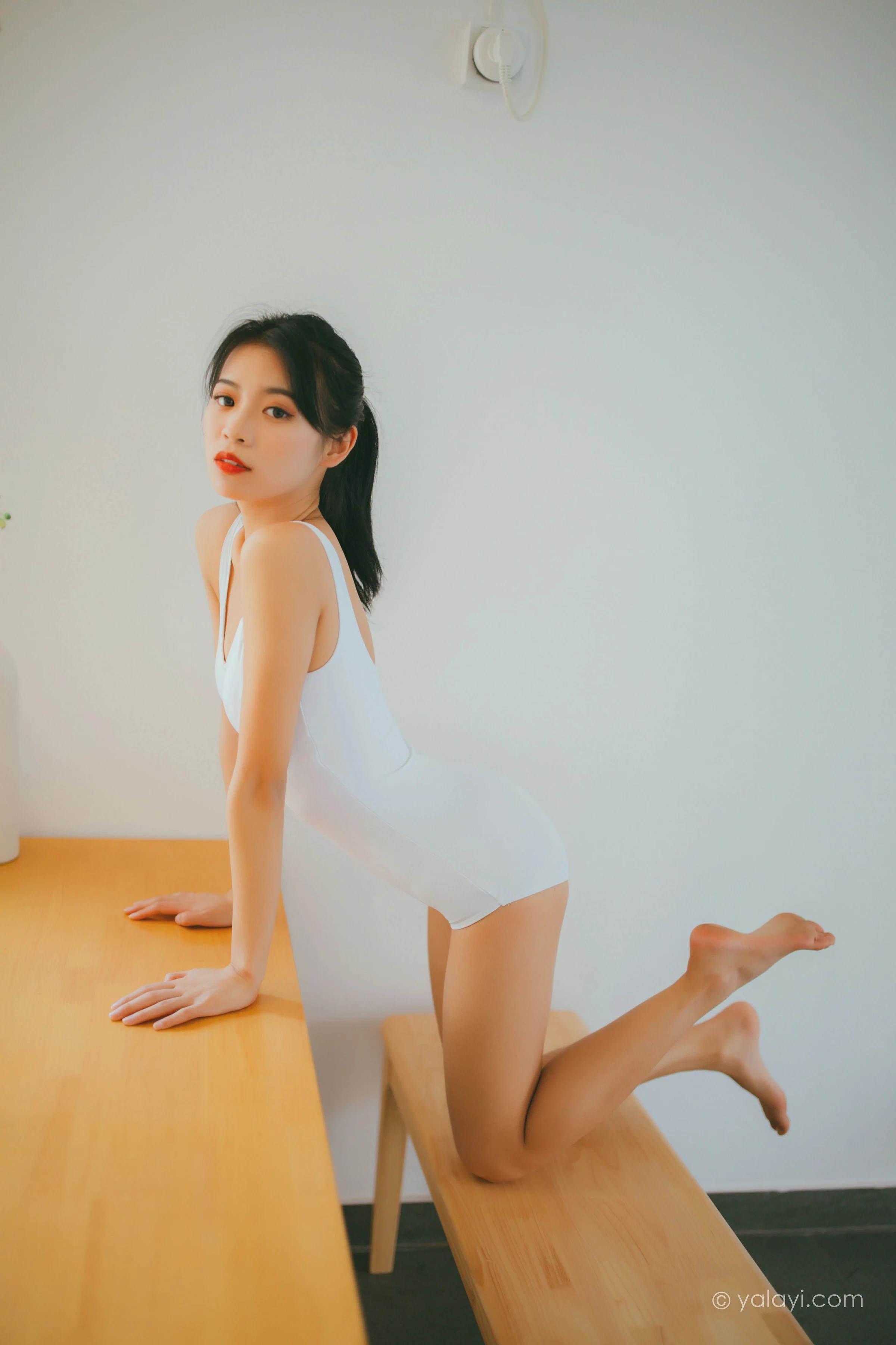 [YALAYI雅拉伊]NO.660 《消暑少女》 丽雅 白色连体体操服性感私房写真集第5张