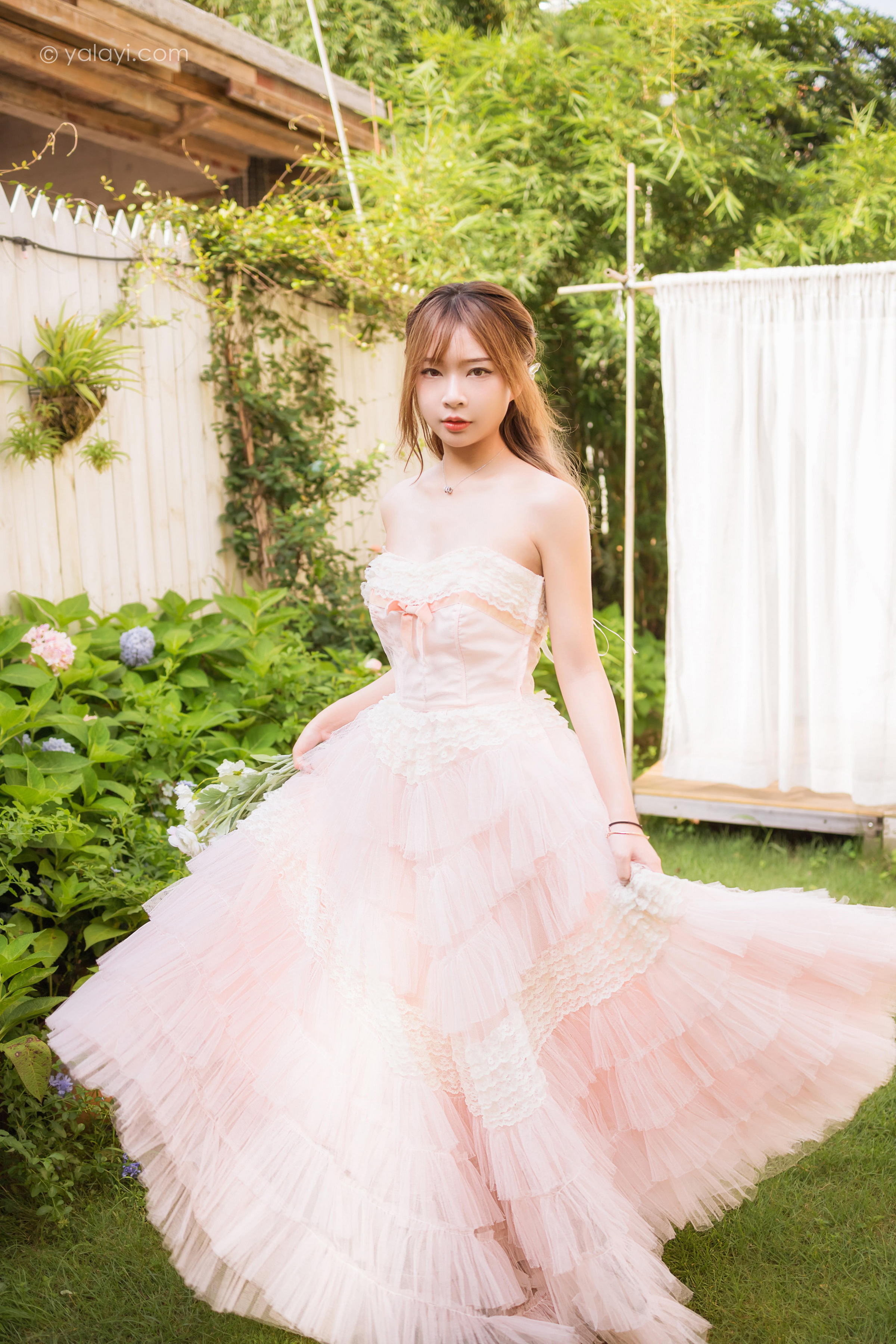 [YALAYI雅拉伊]2022.08.22 佳人 阿禾 粉色抹胸蕾丝加衣裙性感写真集第10张