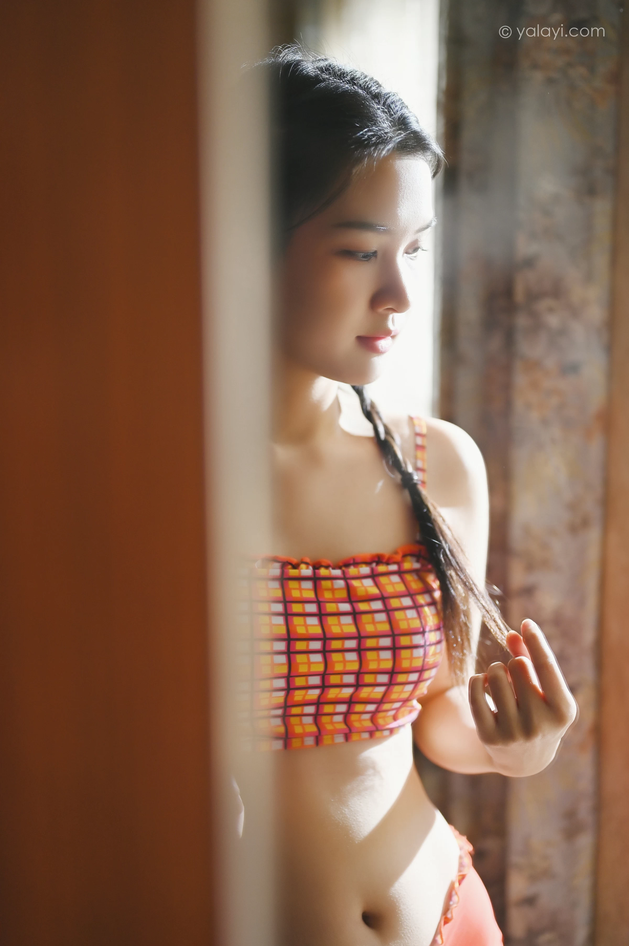 [YALAYI雅拉伊]NO.737 《独处》 方岚 红色格子内衣加短裙性感私房写真集第5张