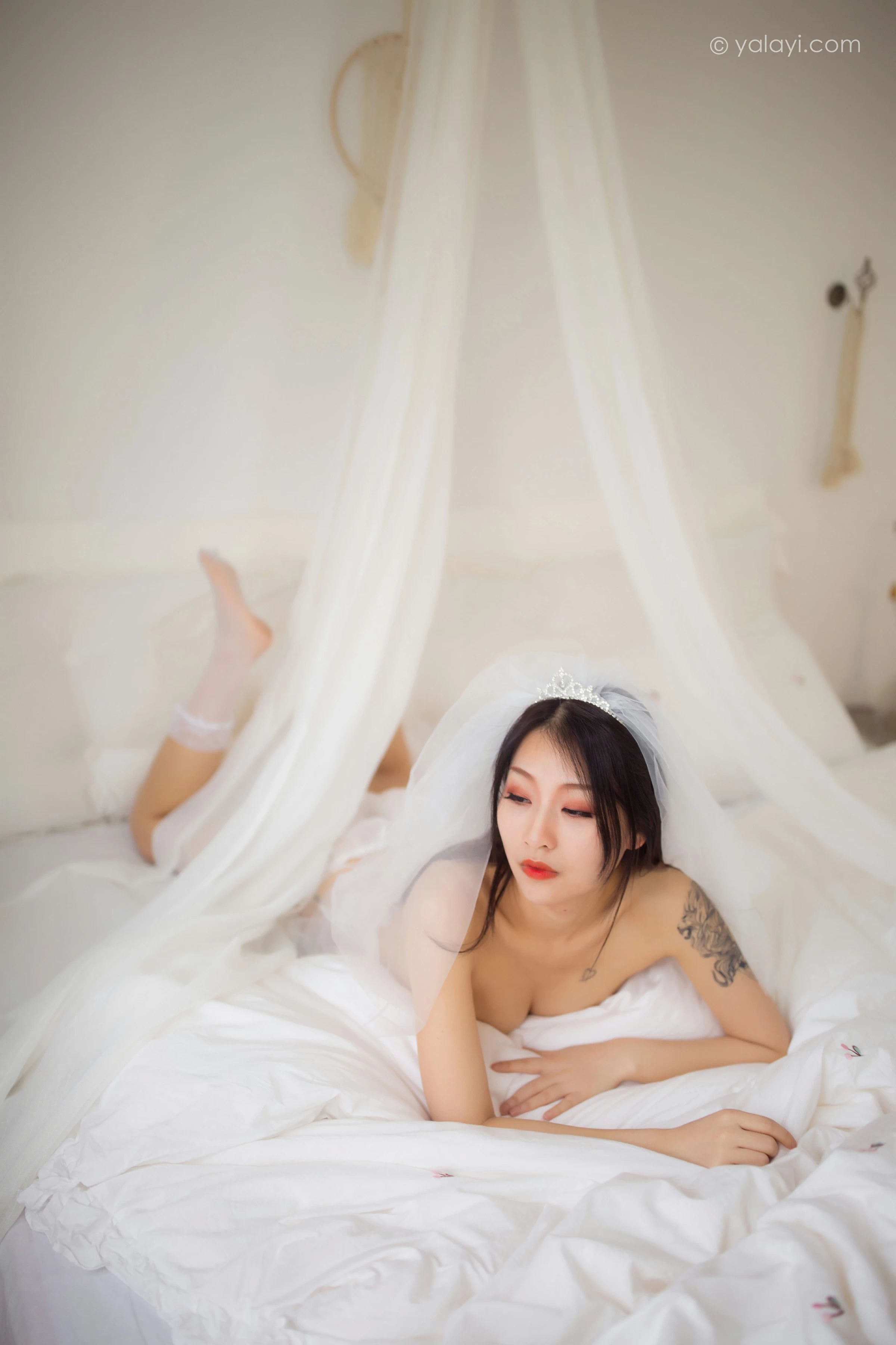 [YALAYI雅拉伊]NO.713 《等风也等你》 优优 白色透视情趣婚纱加情趣内衣性感私房写真集第13张